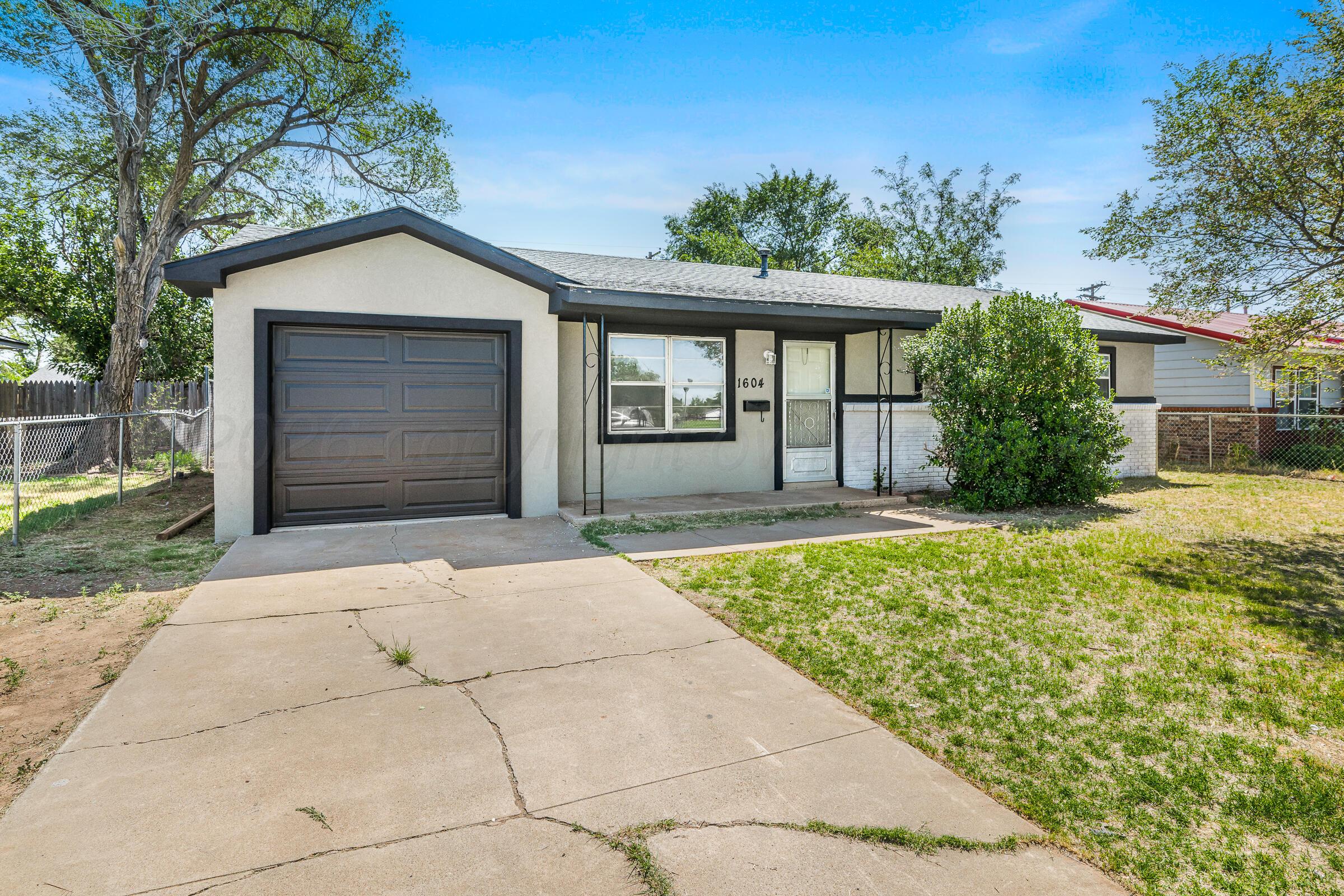 1604 Gardenia Street Property Photo 2