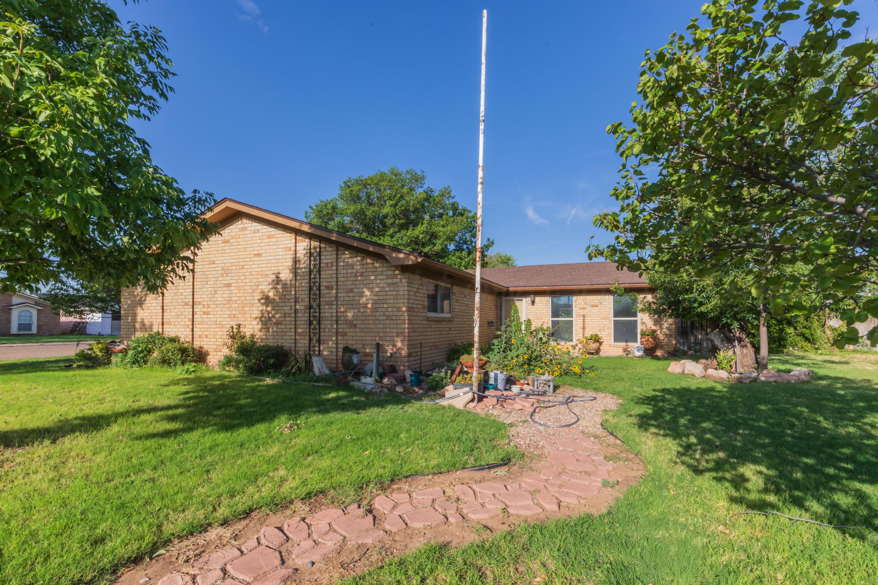 401 Pear Avenue Property Photo 1