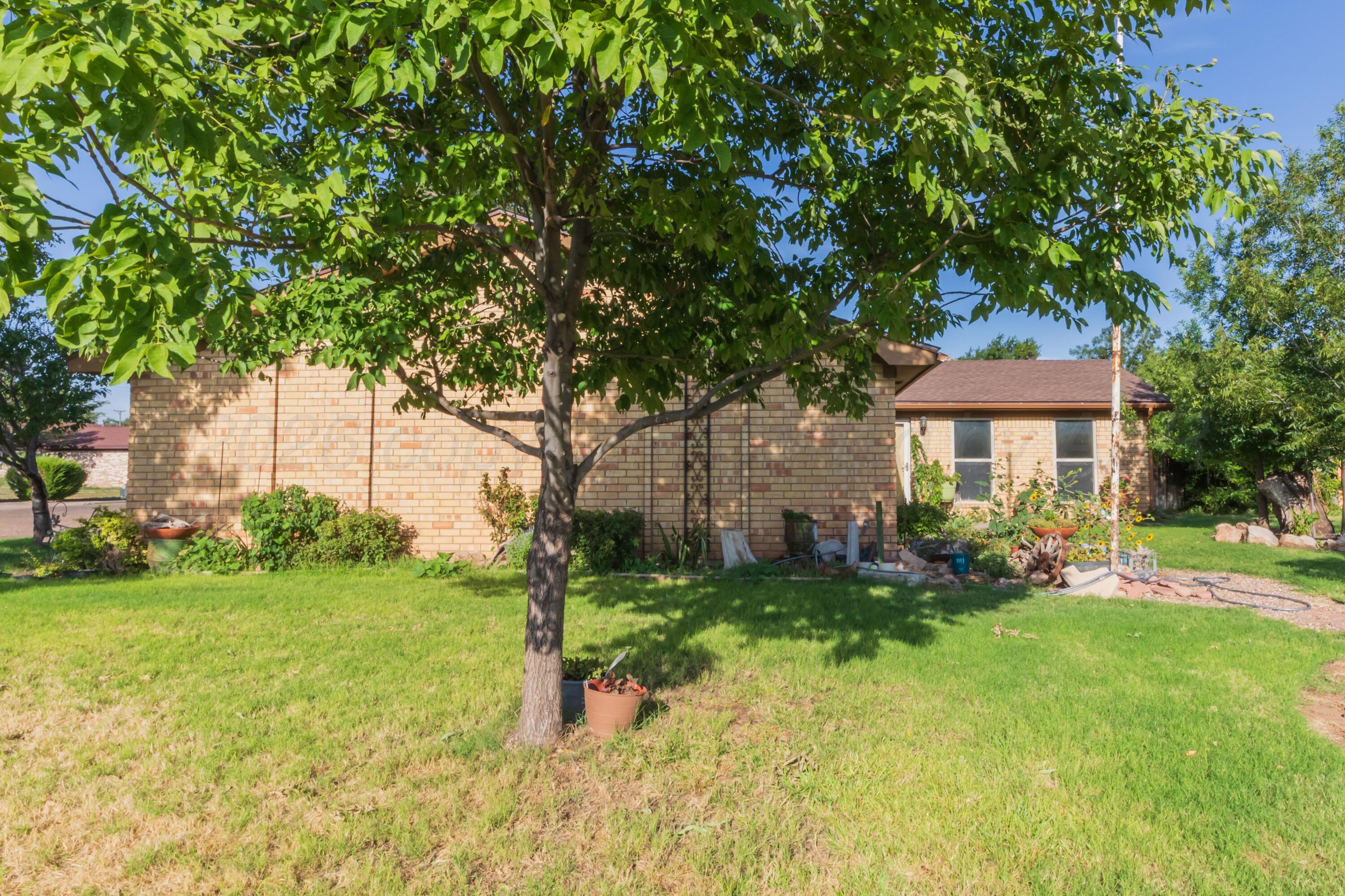 401 Pear Avenue Property Photo 4