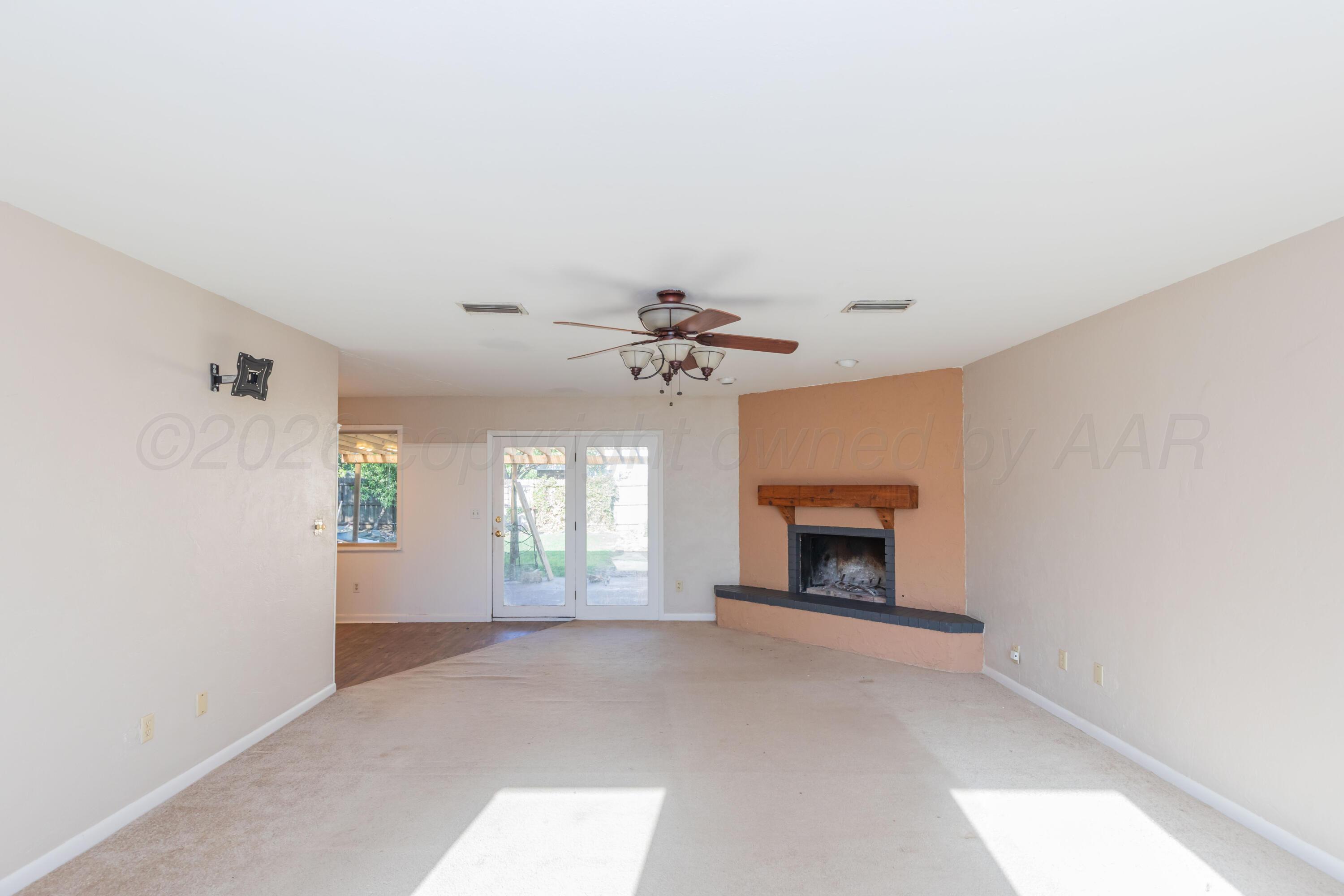 401 Pear Avenue Property Photo 6
