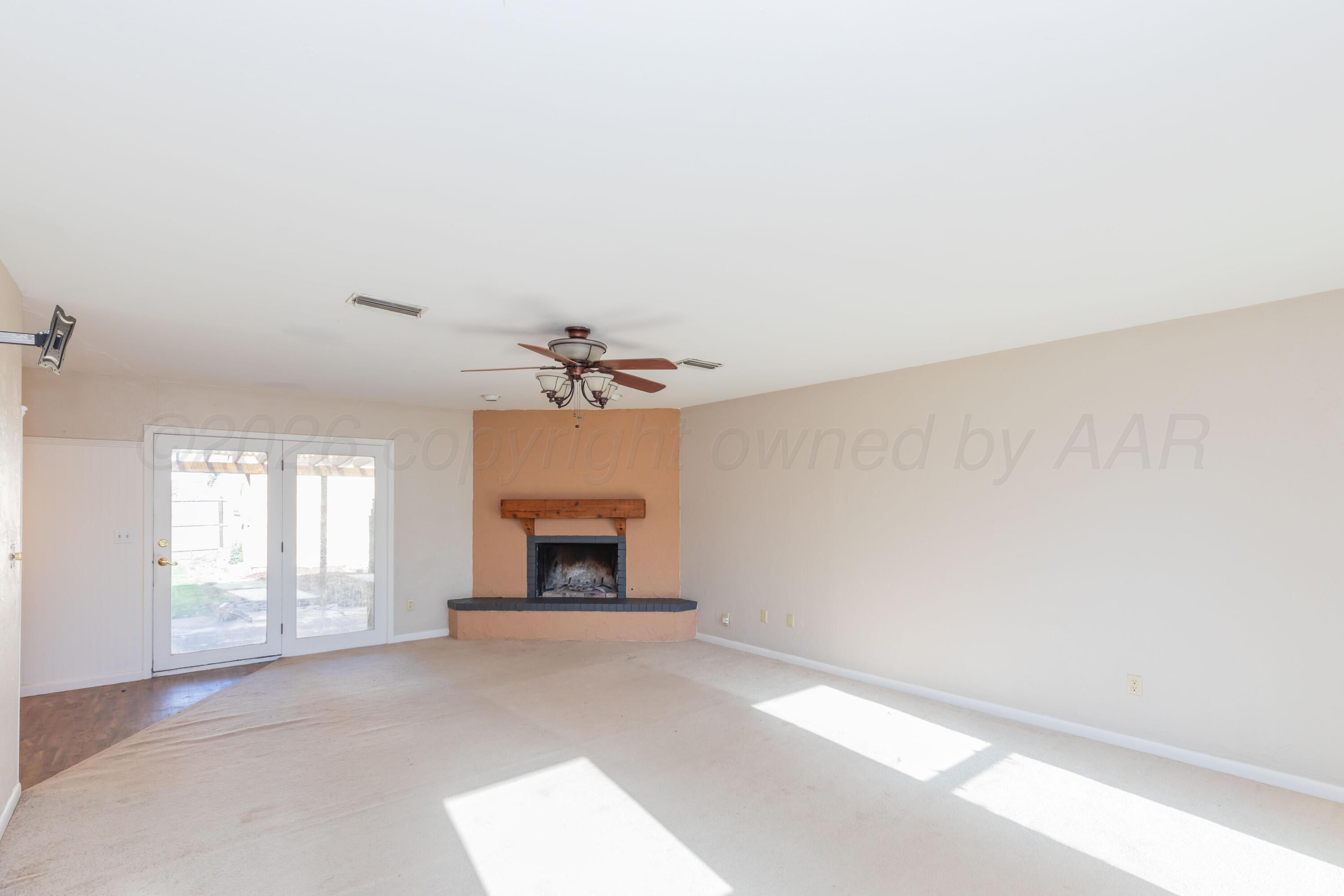 401 Pear Avenue Property Photo 7