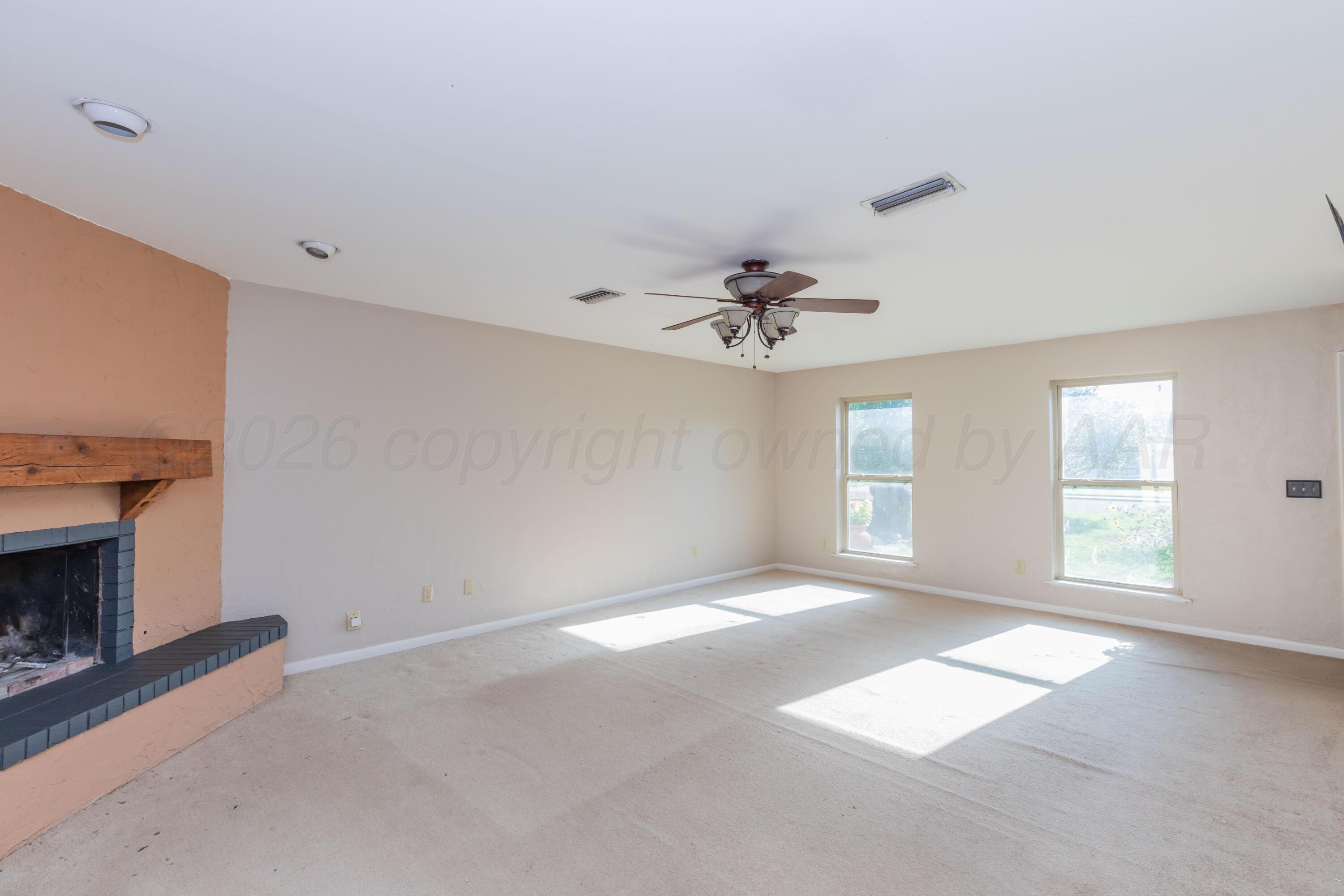 401 Pear Avenue Property Photo 8
