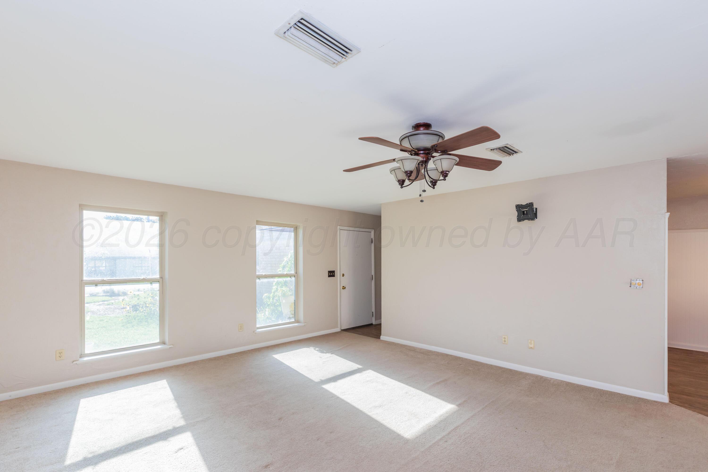 401 Pear Avenue Property Photo 9