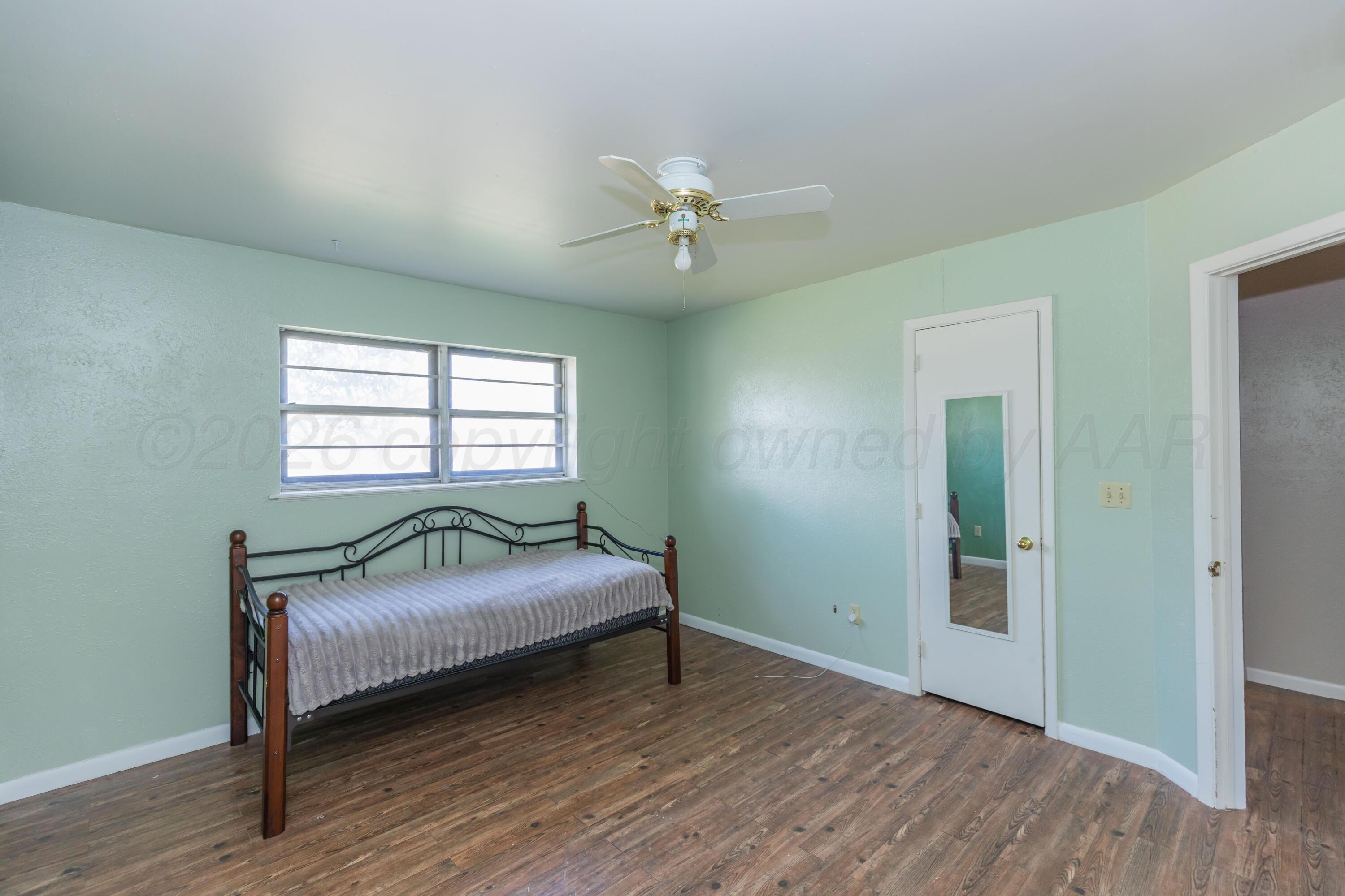 401 Pear Avenue Property Photo 25