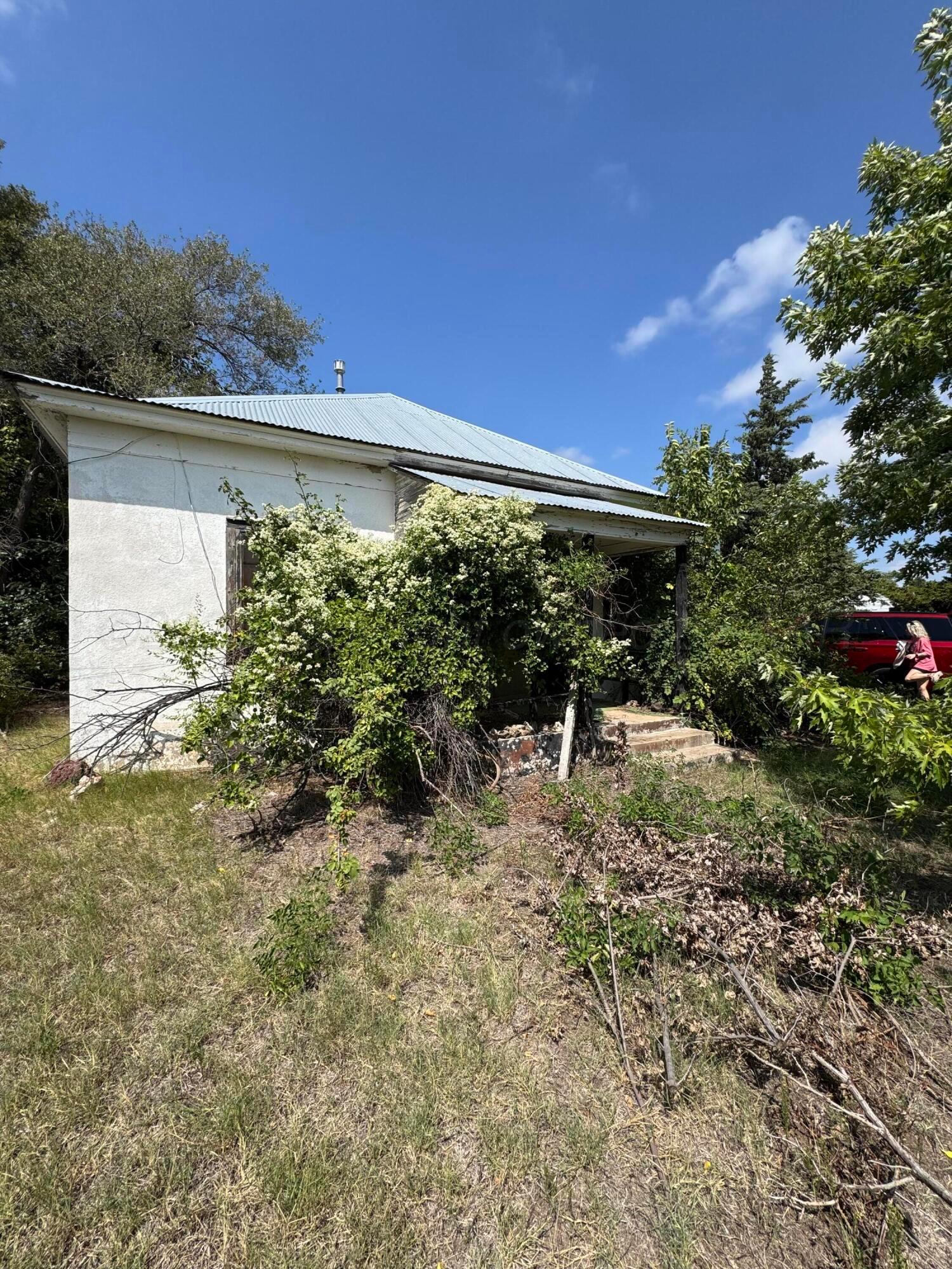 607 Clarendon Street Property Photo 2