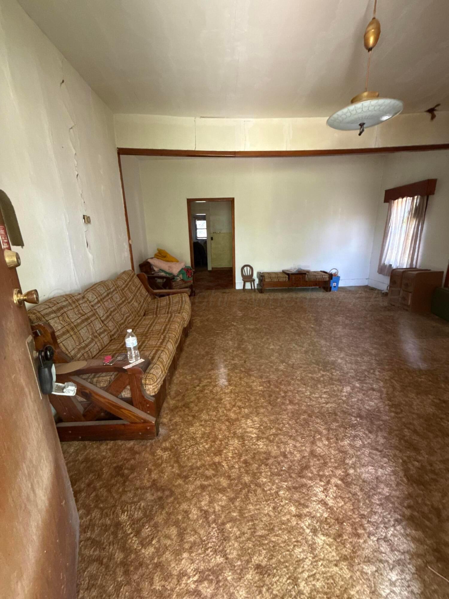 607 Clarendon Street Property Photo 12