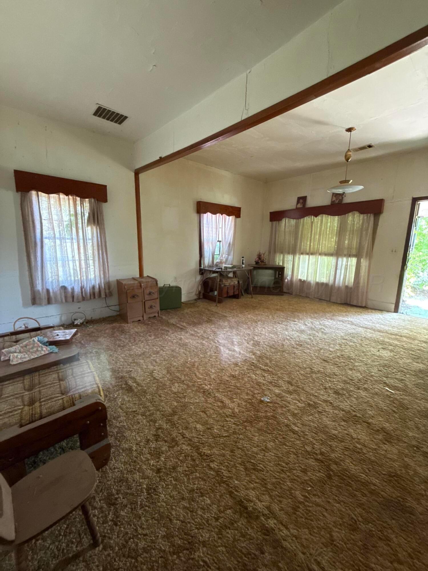 607 Clarendon Street Property Photo 14