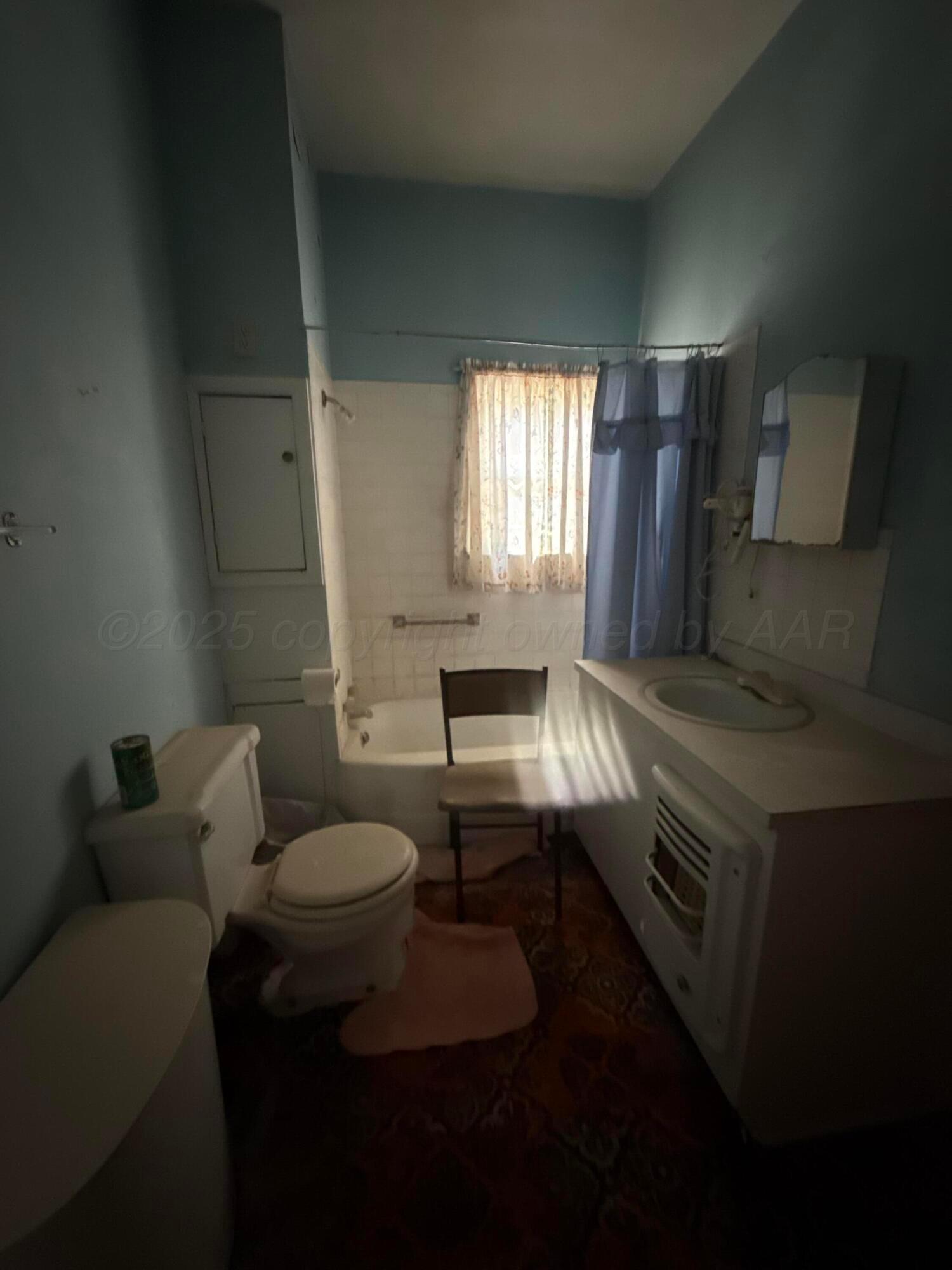 607 Clarendon Street Property Photo 16