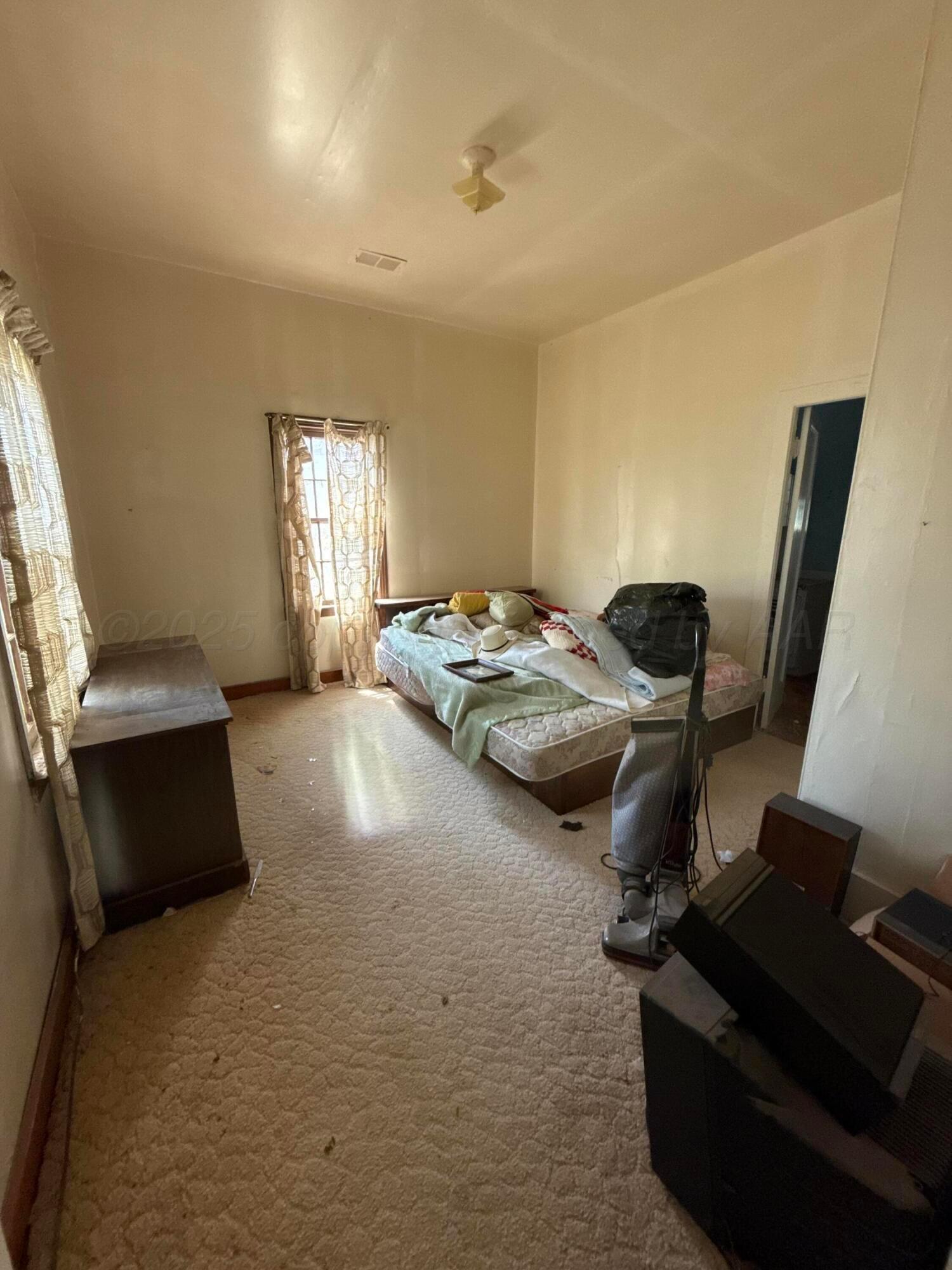607 Clarendon Street Property Photo 17