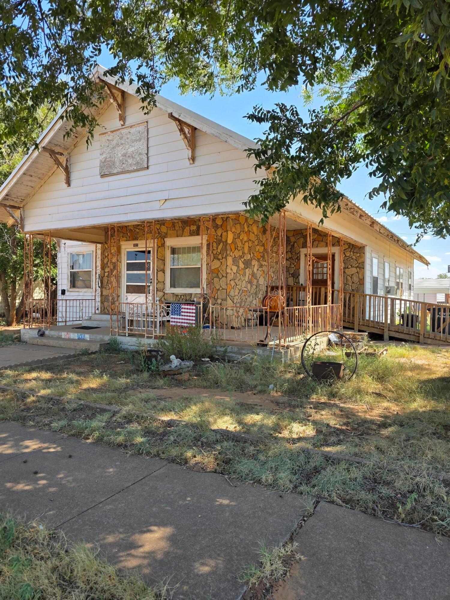 1021 Backus Street Property Photo 1