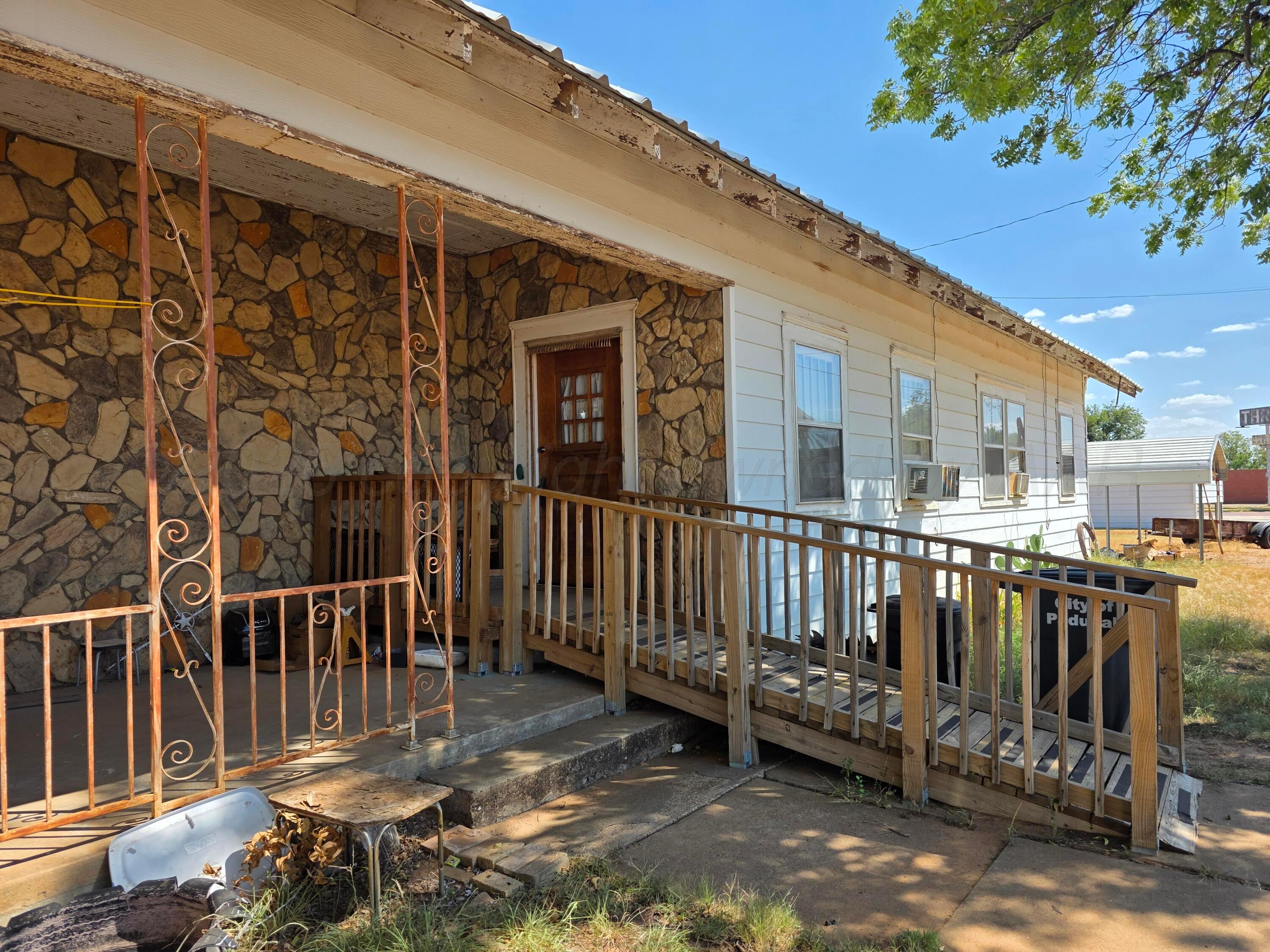 1021 Backus Street Property Photo 3
