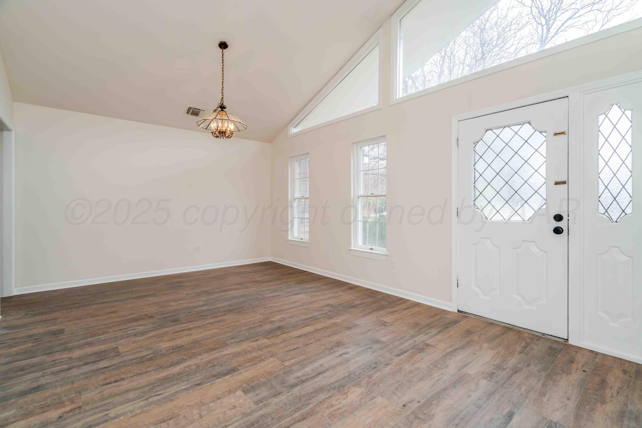 4204 Roxton Drive Property Photo 3