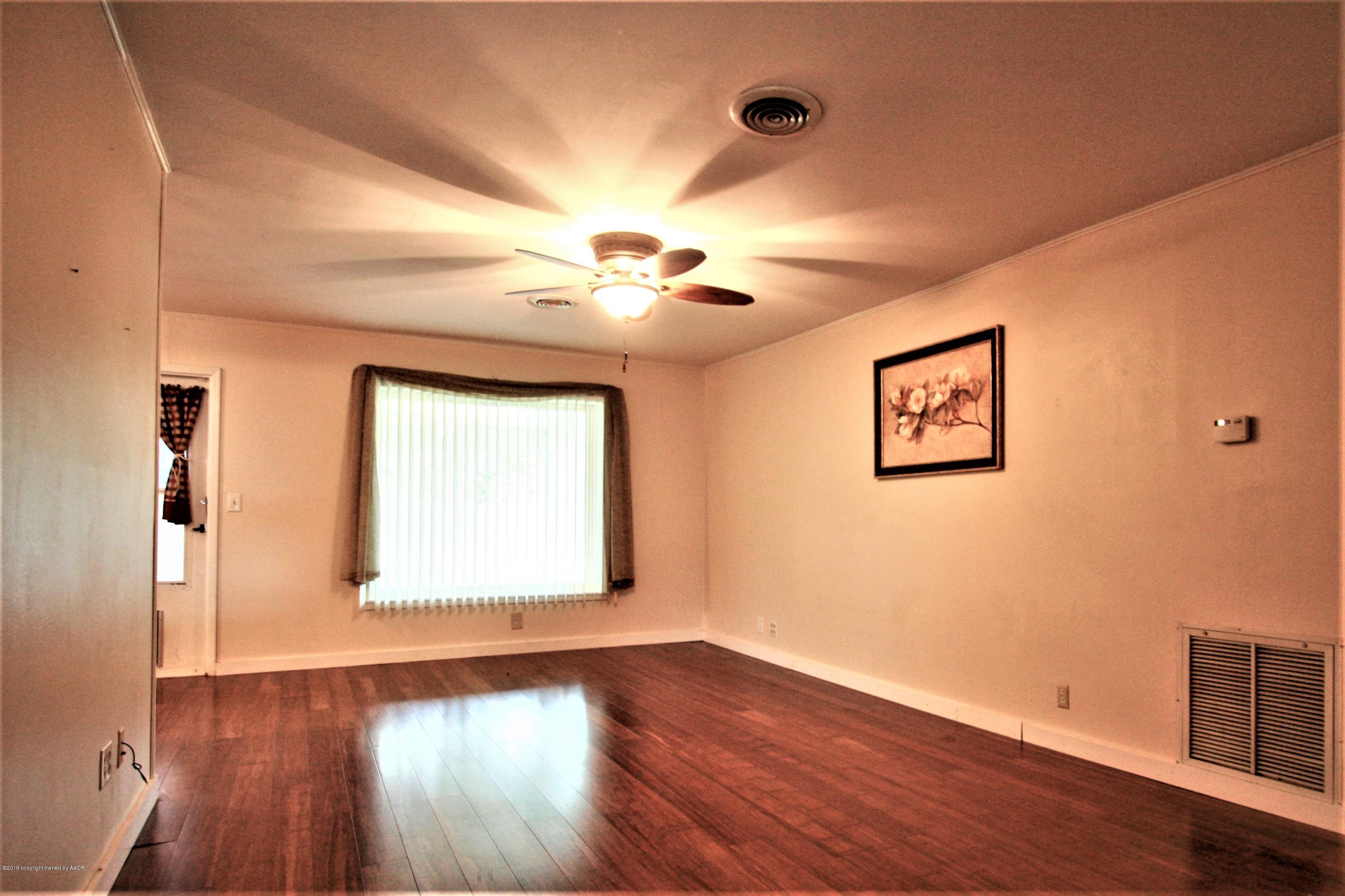 3715 Lenwood Drive Property Photo 3