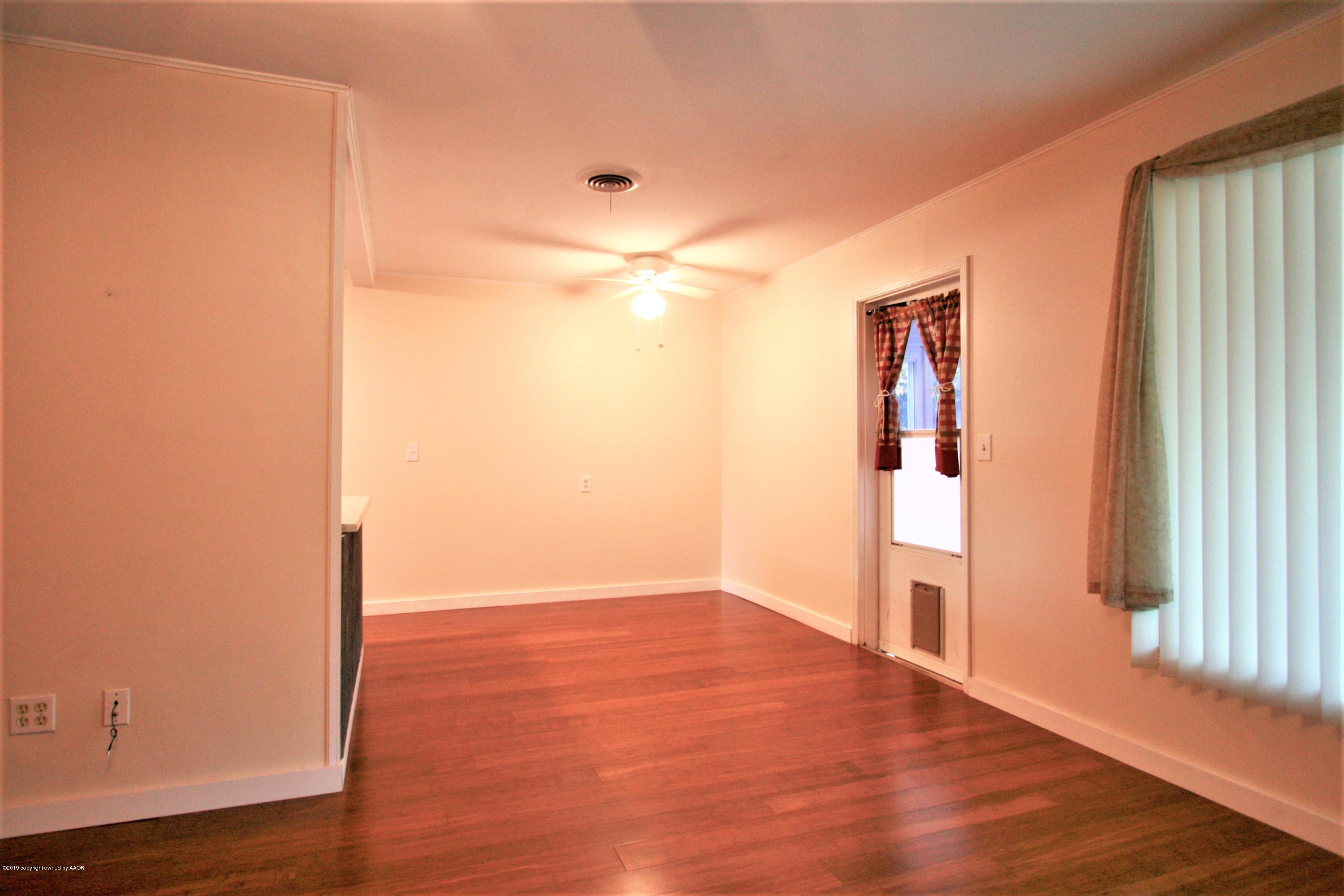 3715 Lenwood Drive Property Photo 4