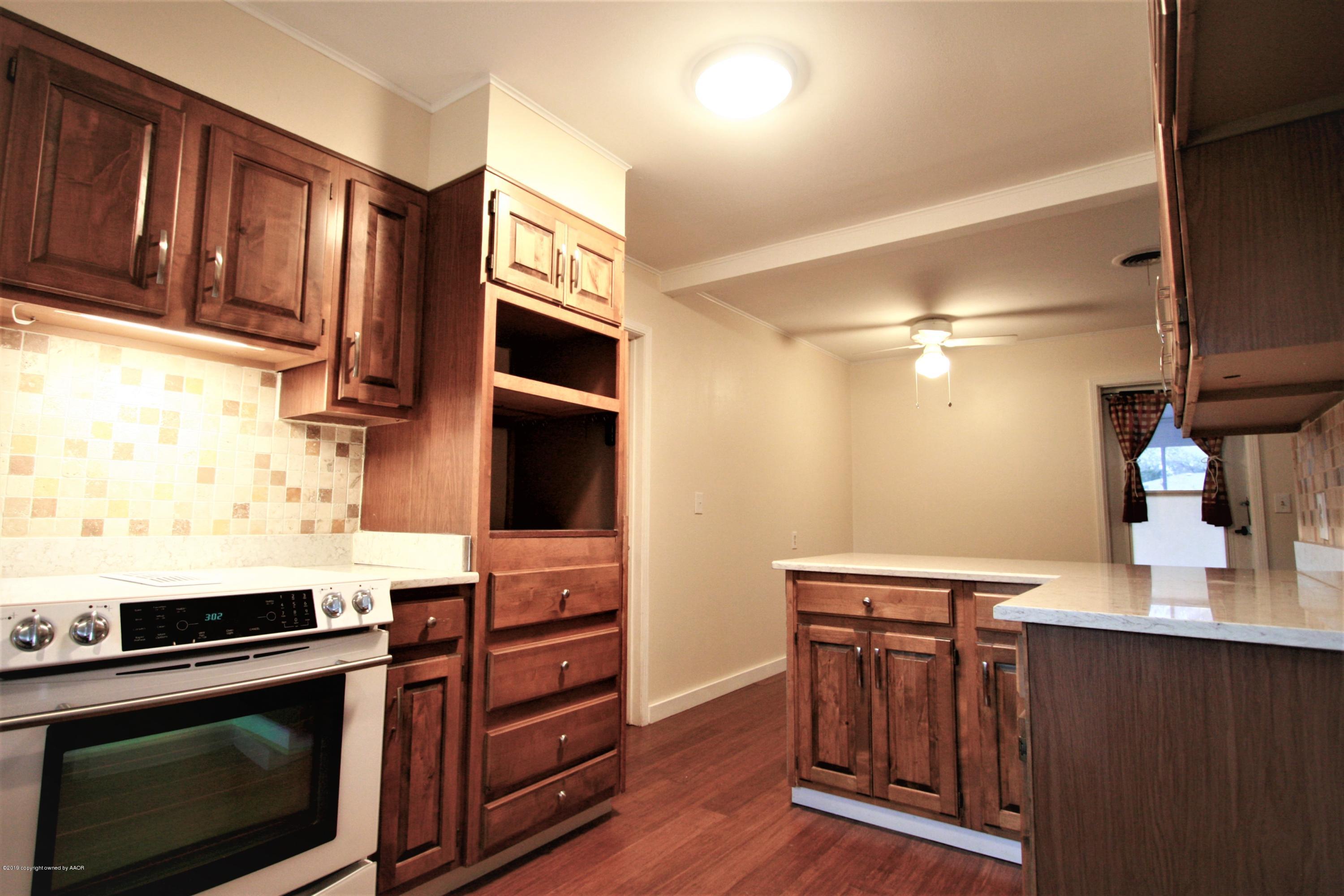 3715 Lenwood Drive Property Photo 6
