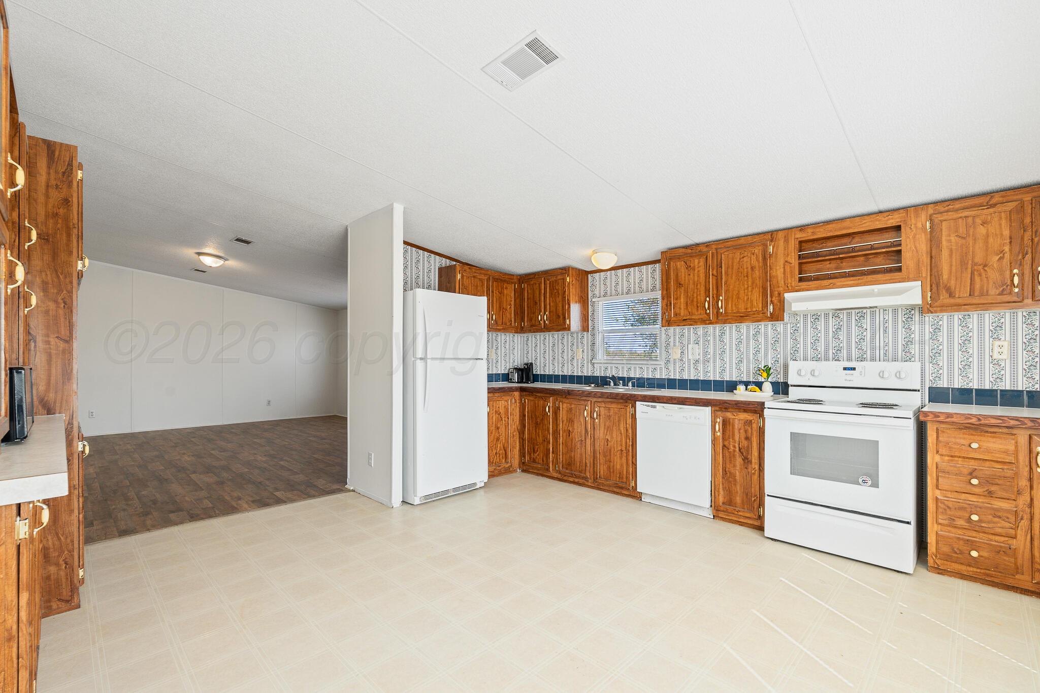 22001 Davison Drive Property Photo 7