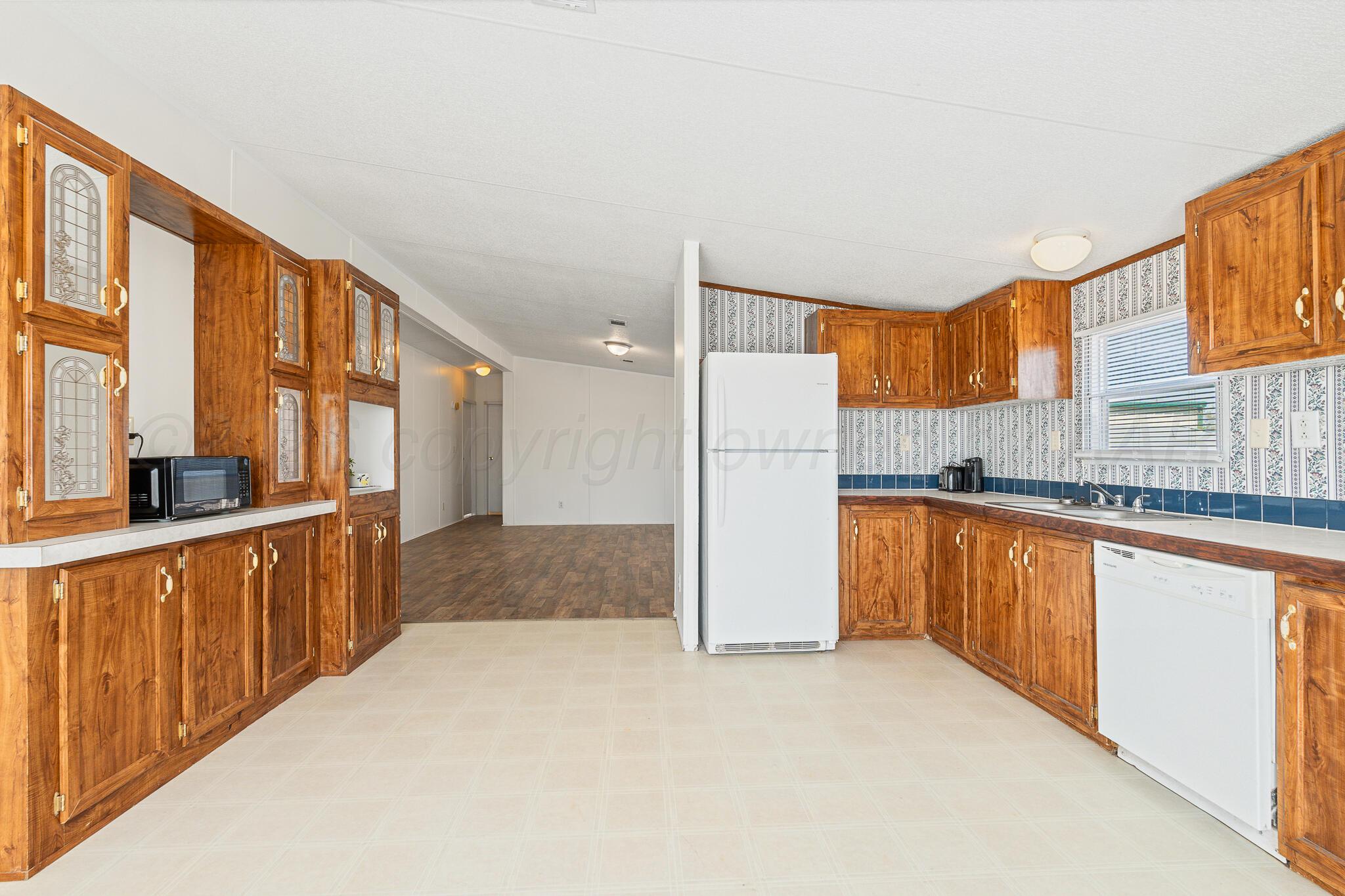 22001 Davison Drive Property Photo 8