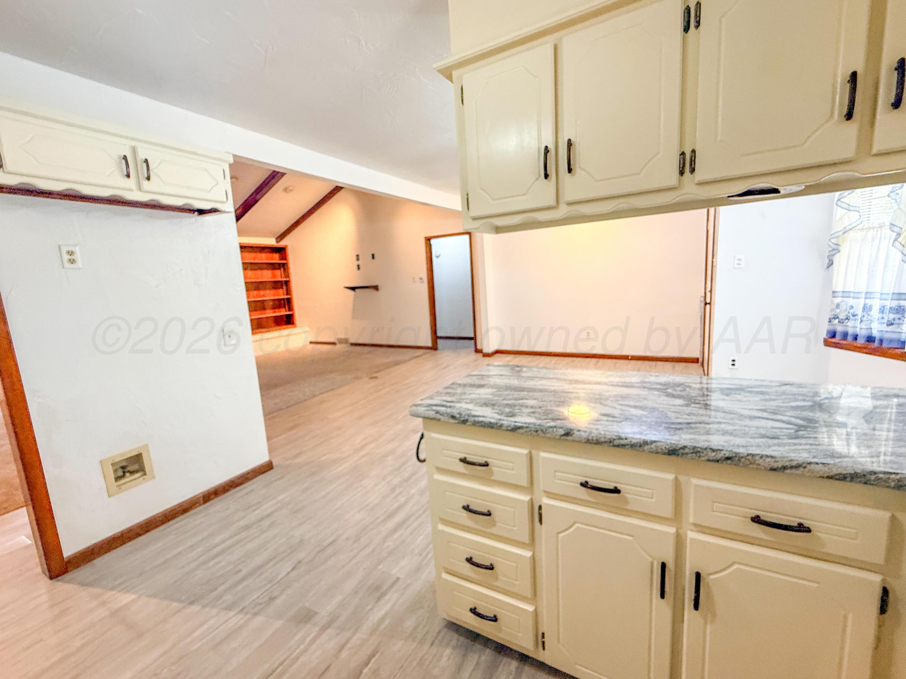 1532 N Wells Street Property Photo 10