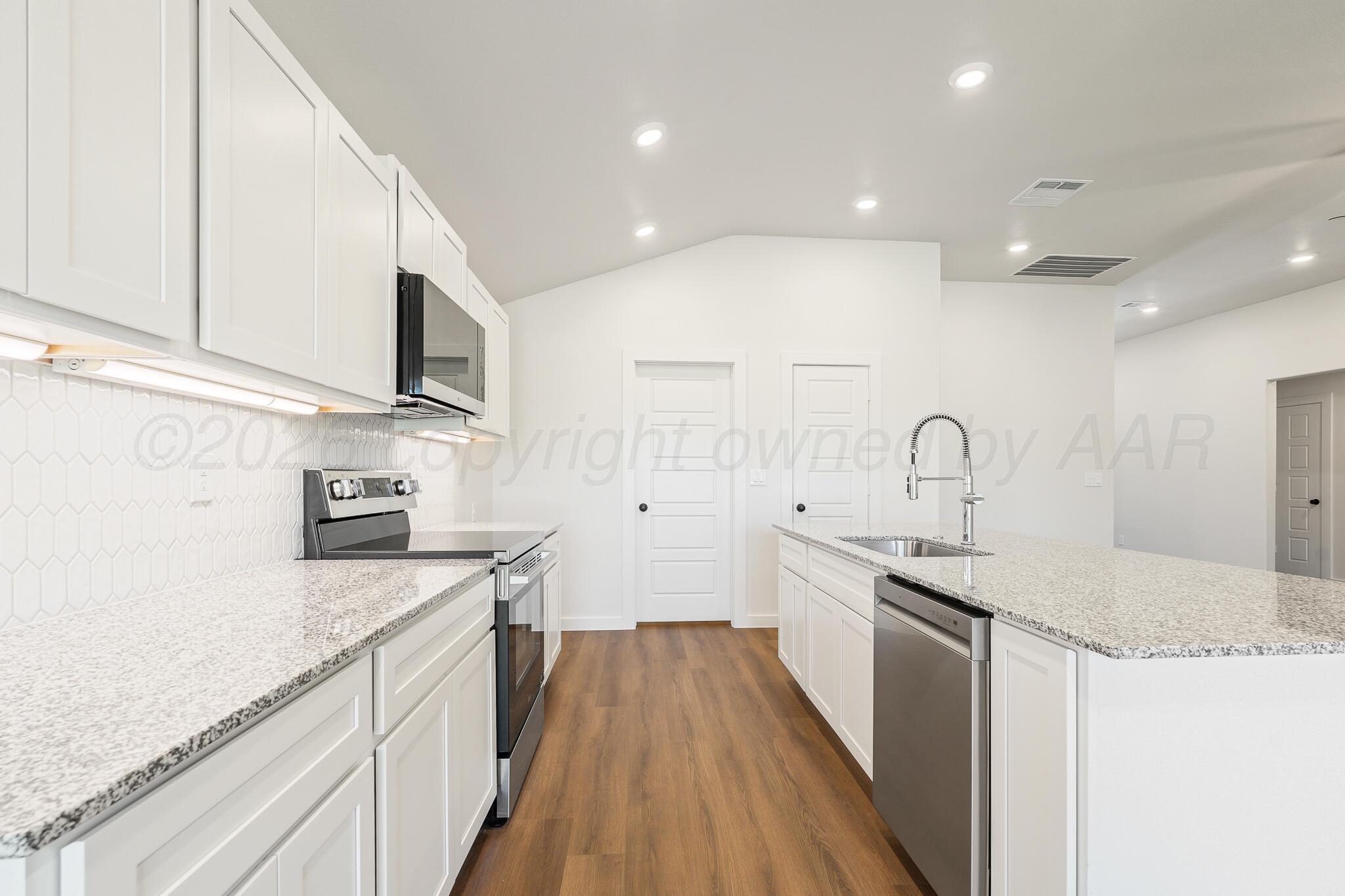 9106 Bunkhouse Road Property Photo 12