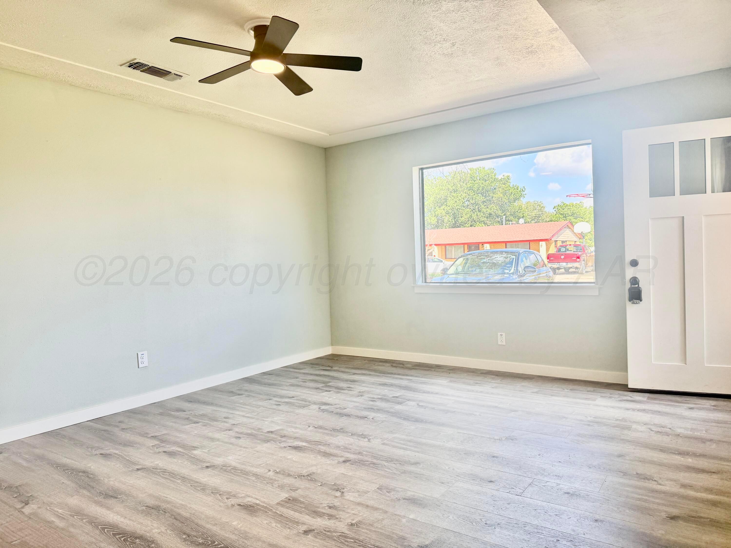 401 Elm Avenue Property Photo 2