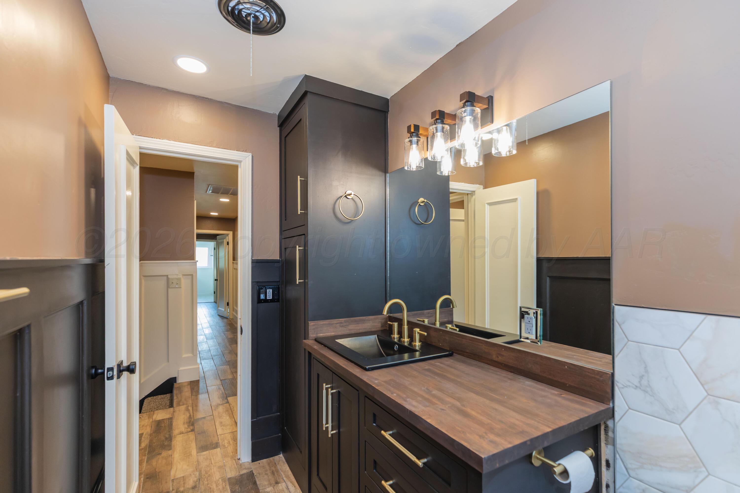 6117 Gainsborough Road Property Photo 14