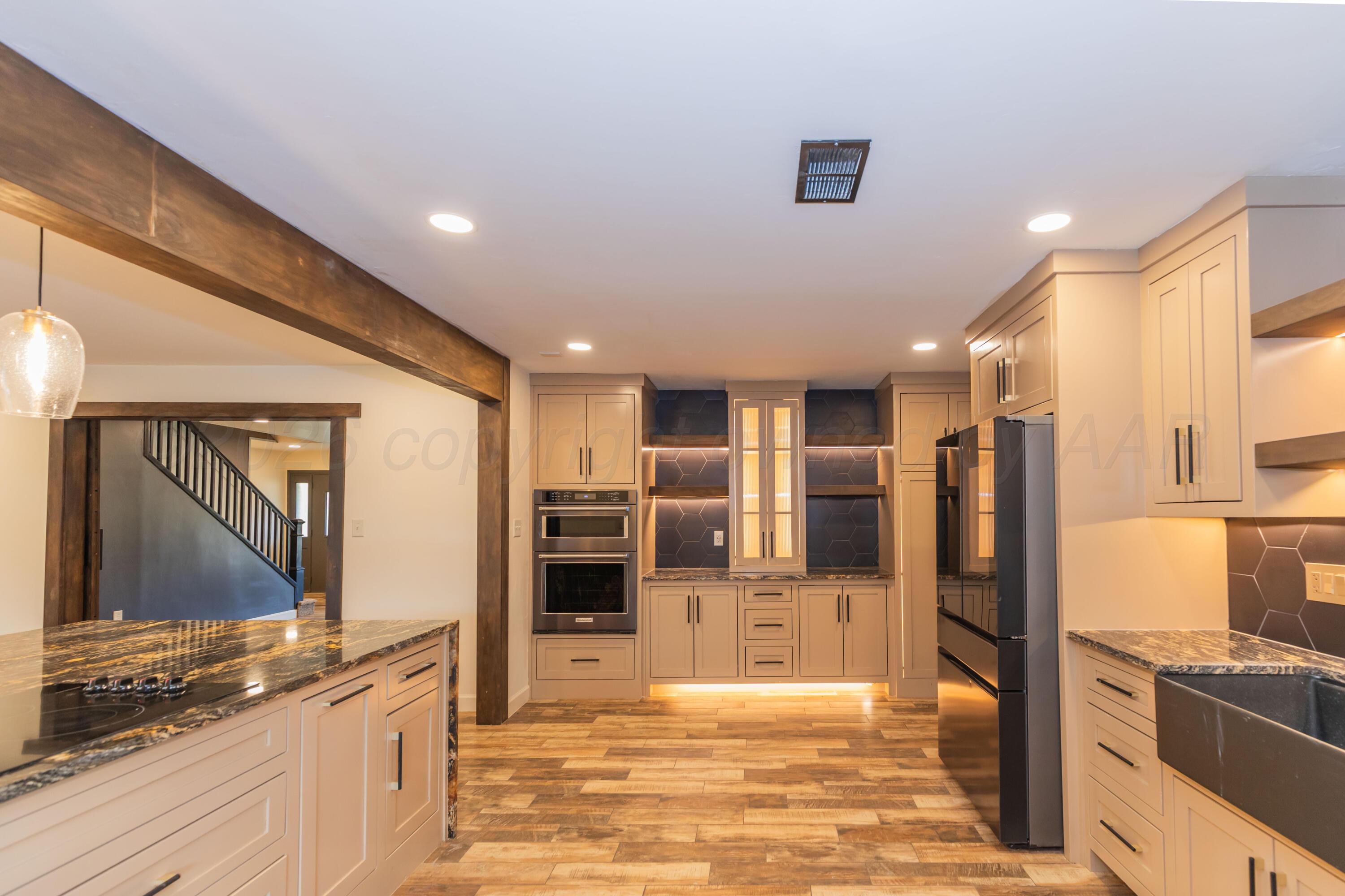 6117 Gainsborough Road Property Photo 32