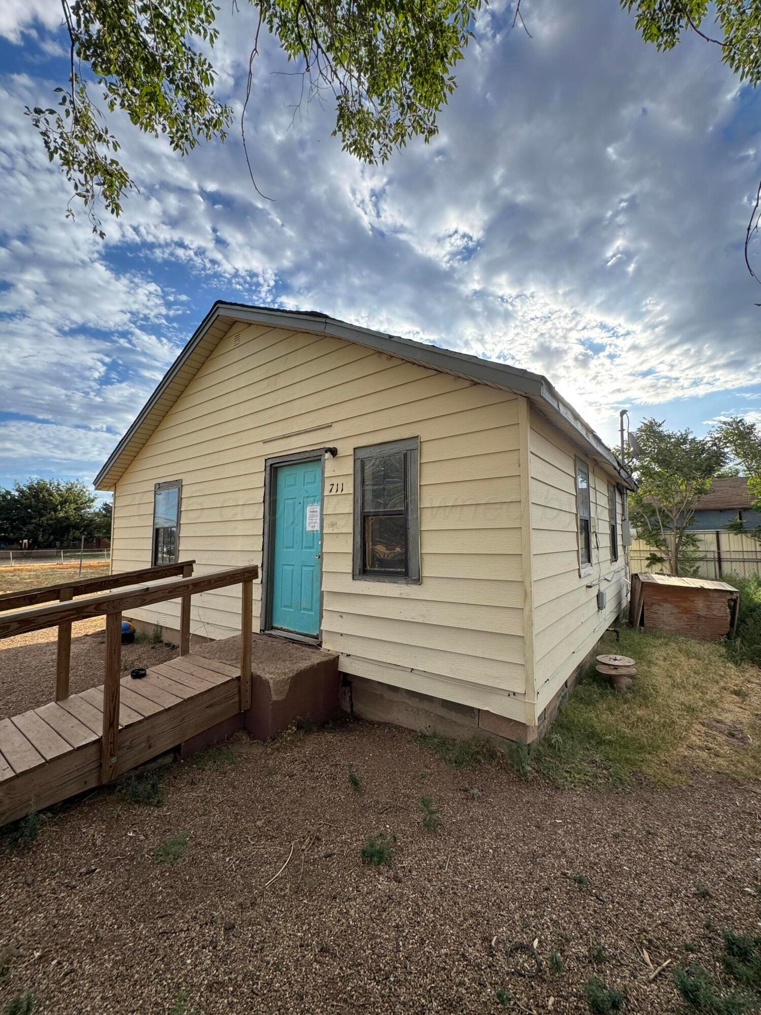 711 S Roberts Street Property Photo 1