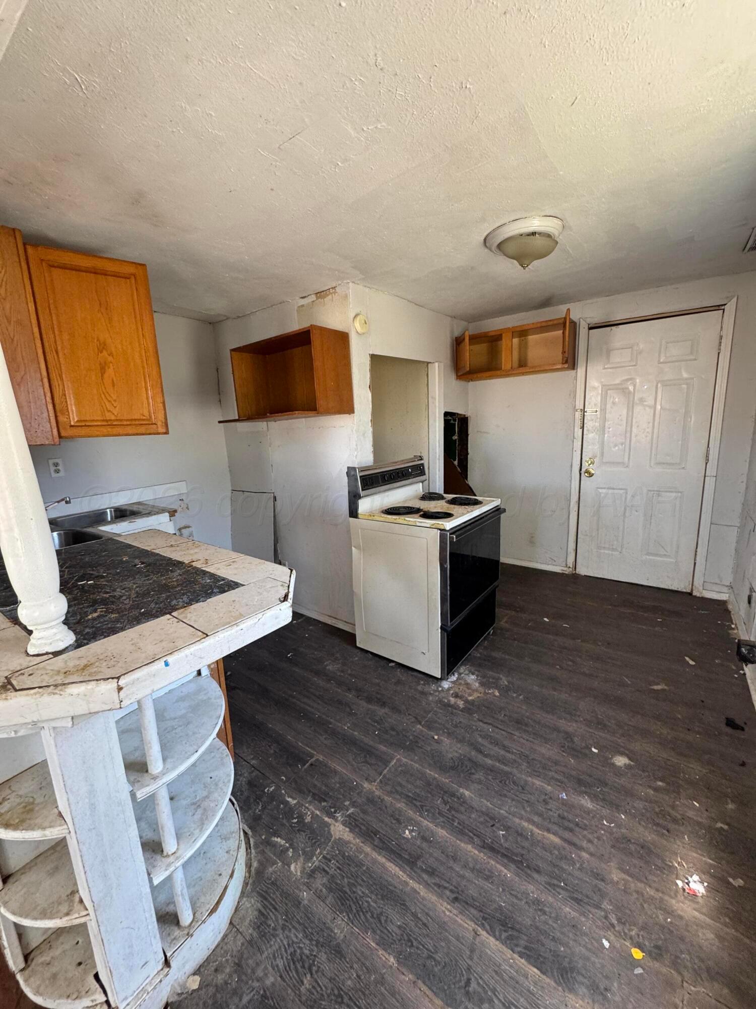 711 S Roberts Street Property Photo 3