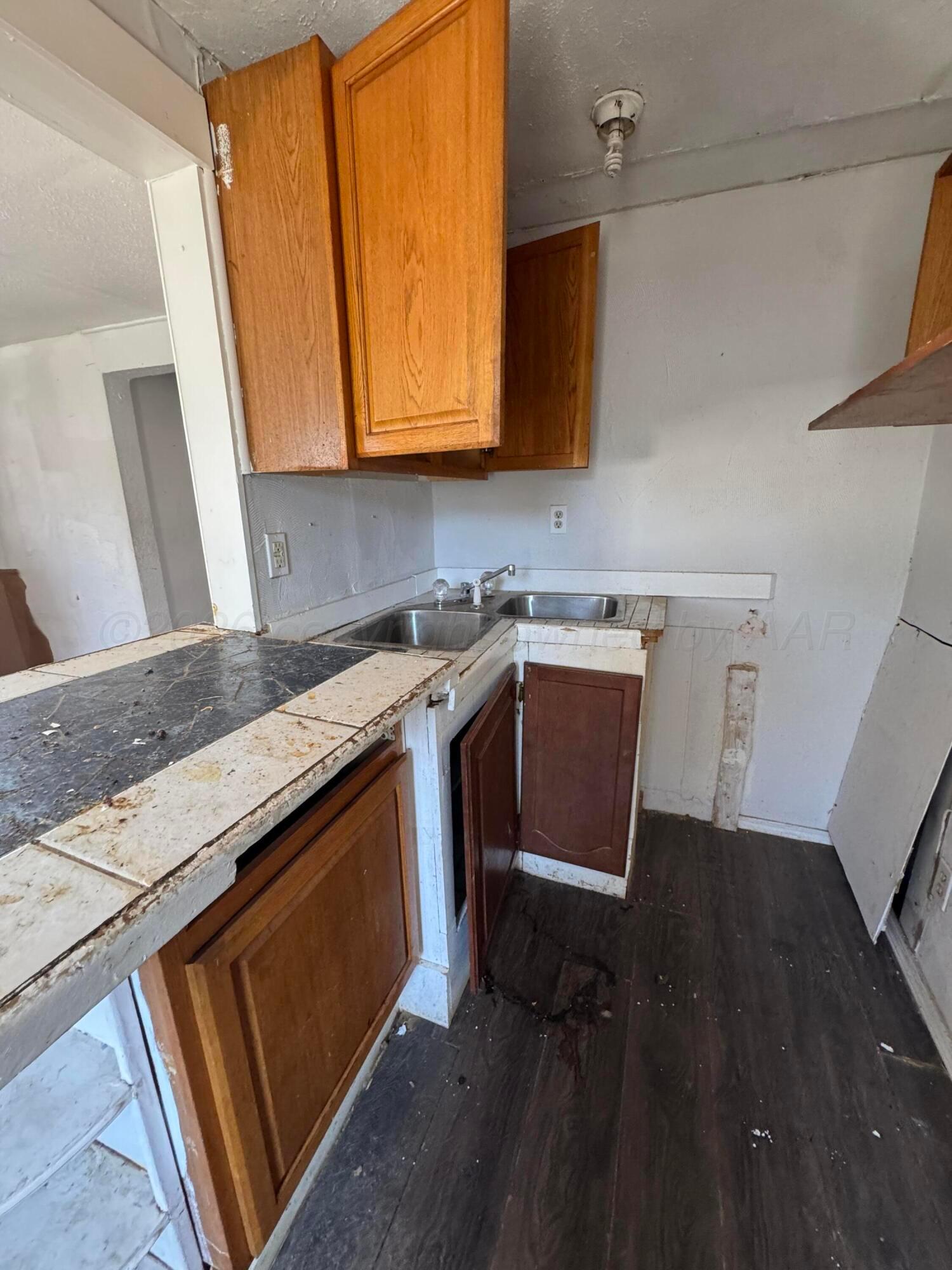 711 S Roberts Street Property Photo 4