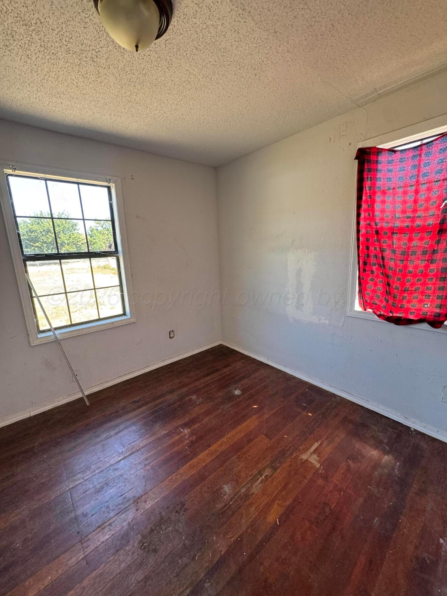 711 S Roberts Street Property Photo 6