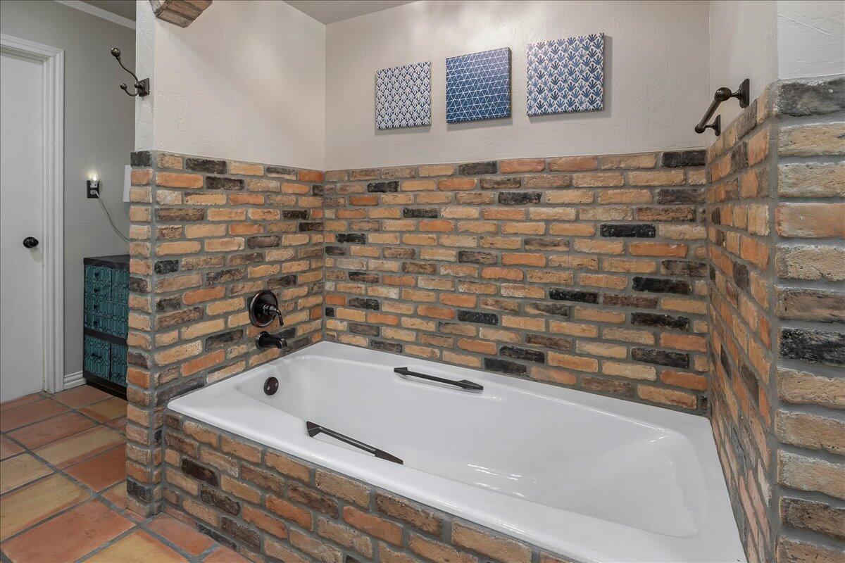 100 S Avondale Street Property Photo 34