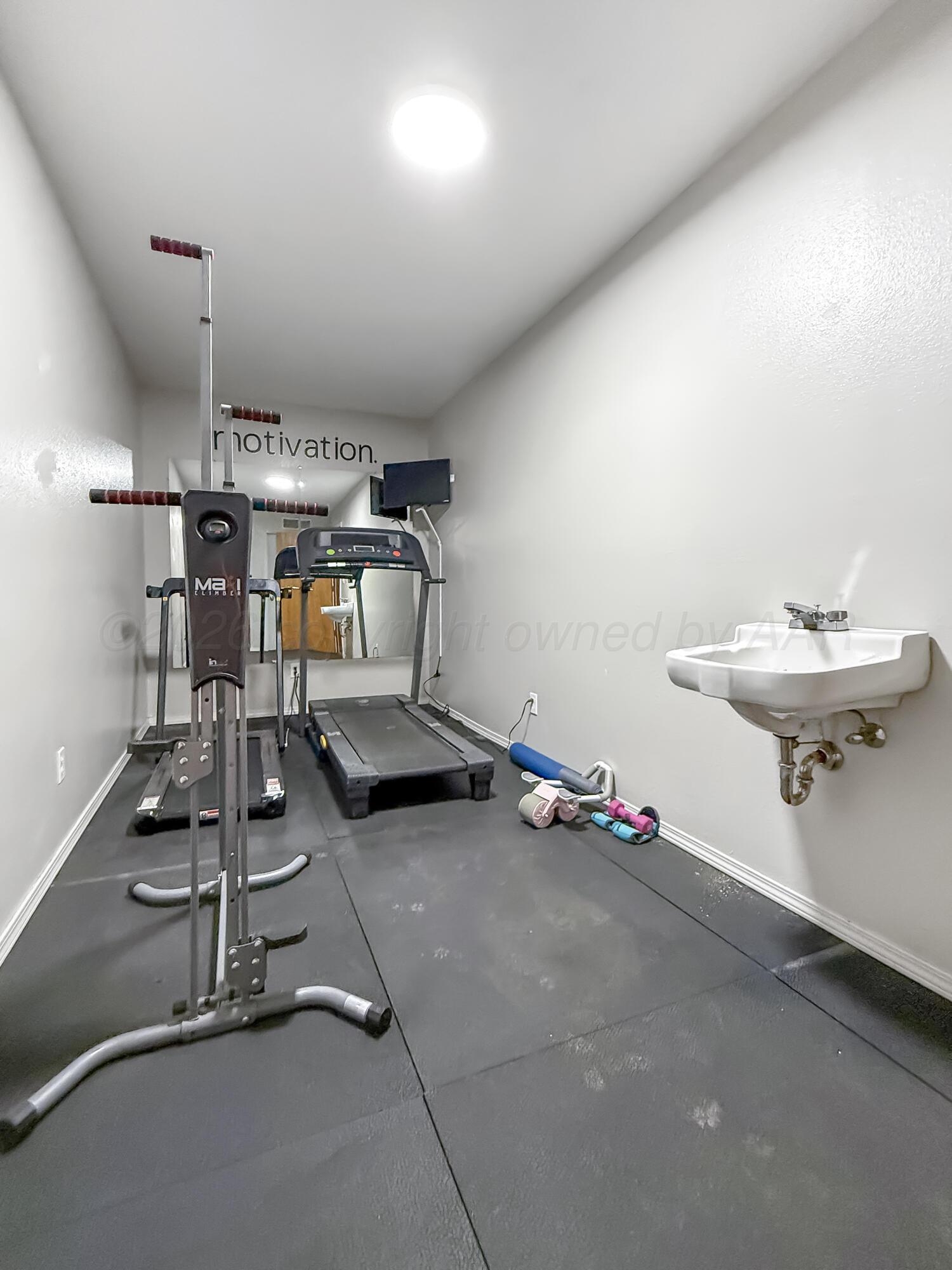 304 Gardner Street Property Photo 37