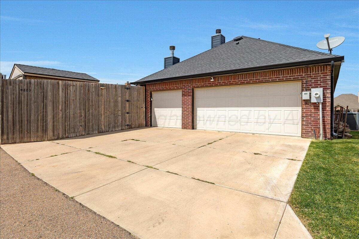 9803 Digby Lane Property Photo 34