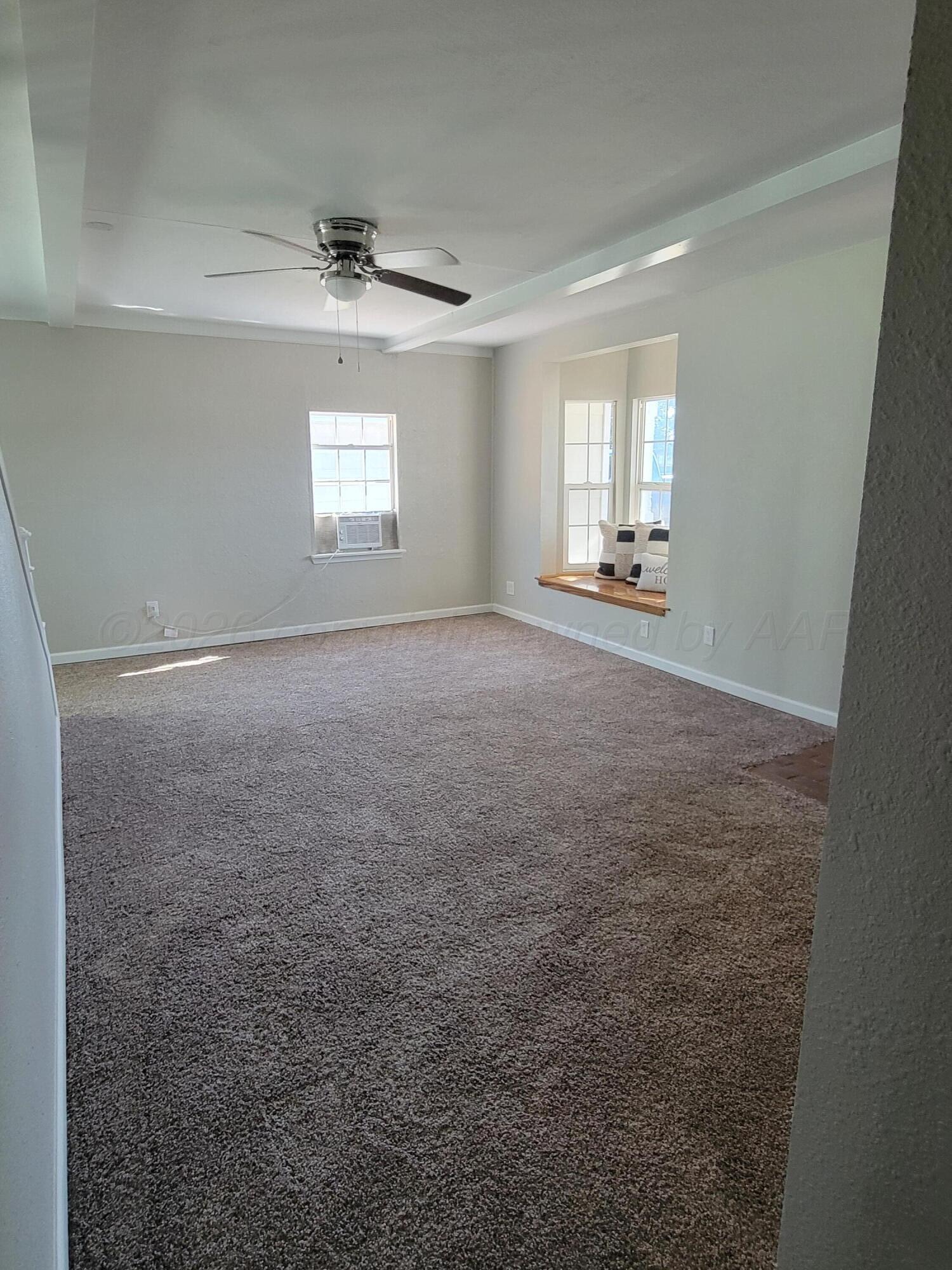 4403 Crockett Street Property Photo 6