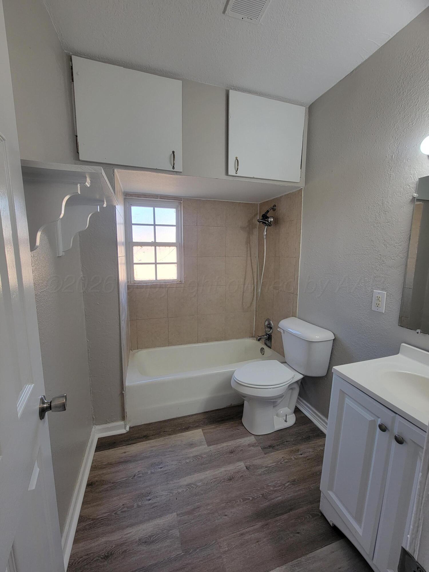 4403 Crockett Street Property Photo 11