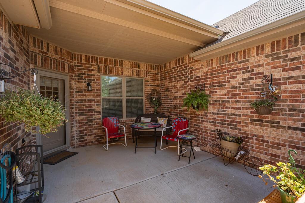 1018 Rosenda Lane Property Photo 2