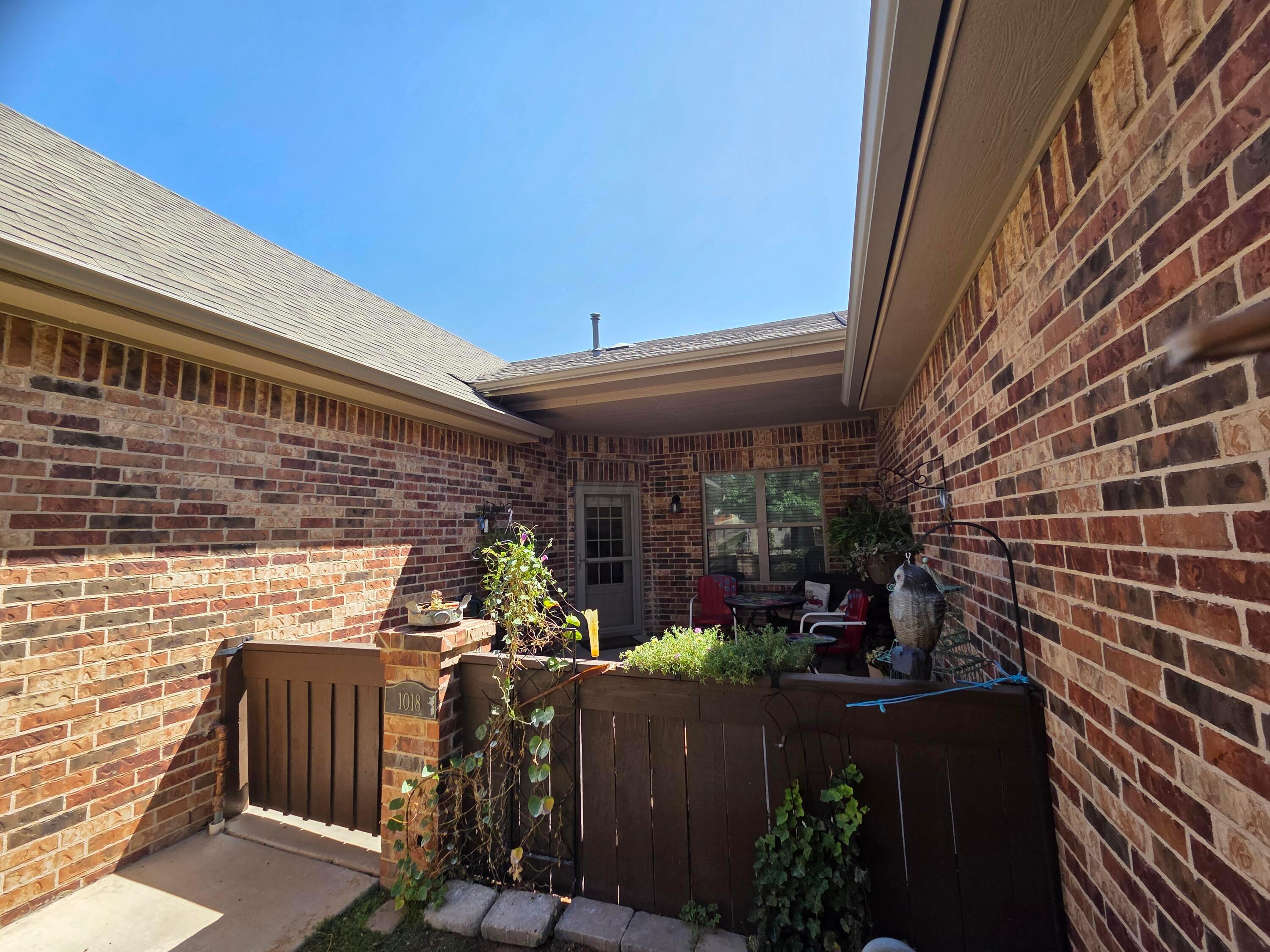1018 Rosenda Lane Property Photo 3