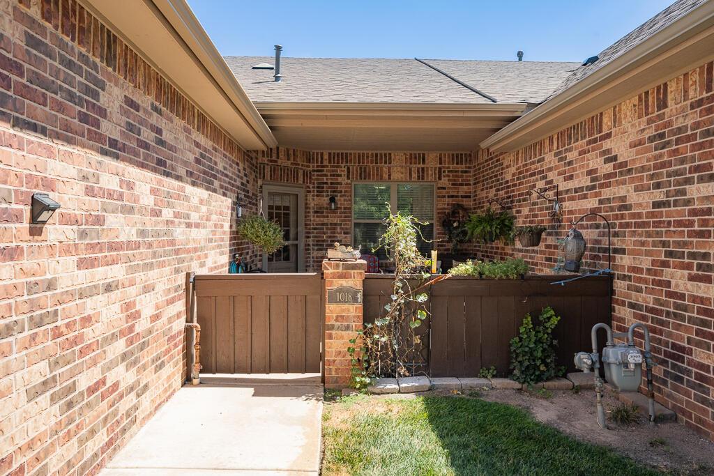 1018 Rosenda Lane Property Photo 5