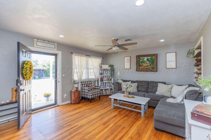 4210 Garland Street Property Photo 4