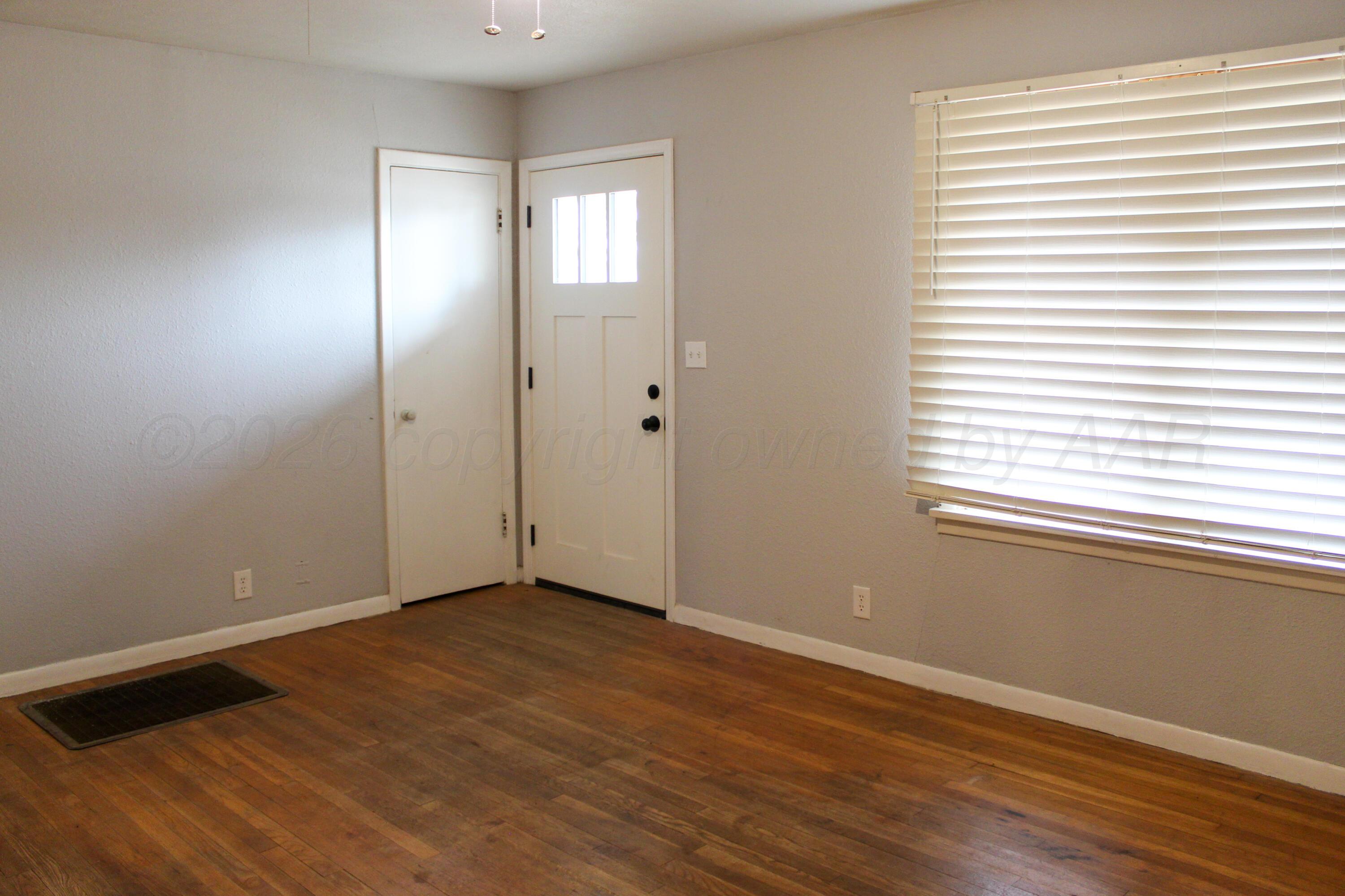 708 Oak Avenue Property Photo 2