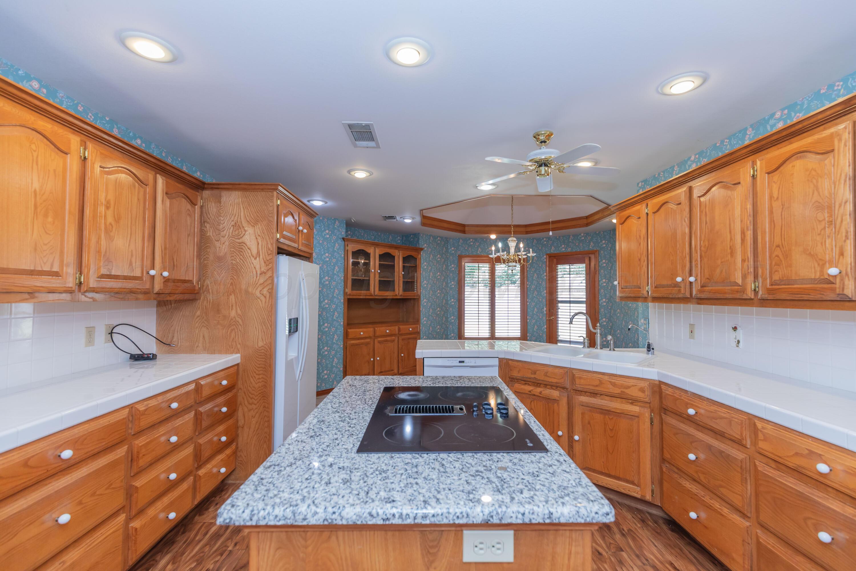 301 Lometa Drive Property Photo 7