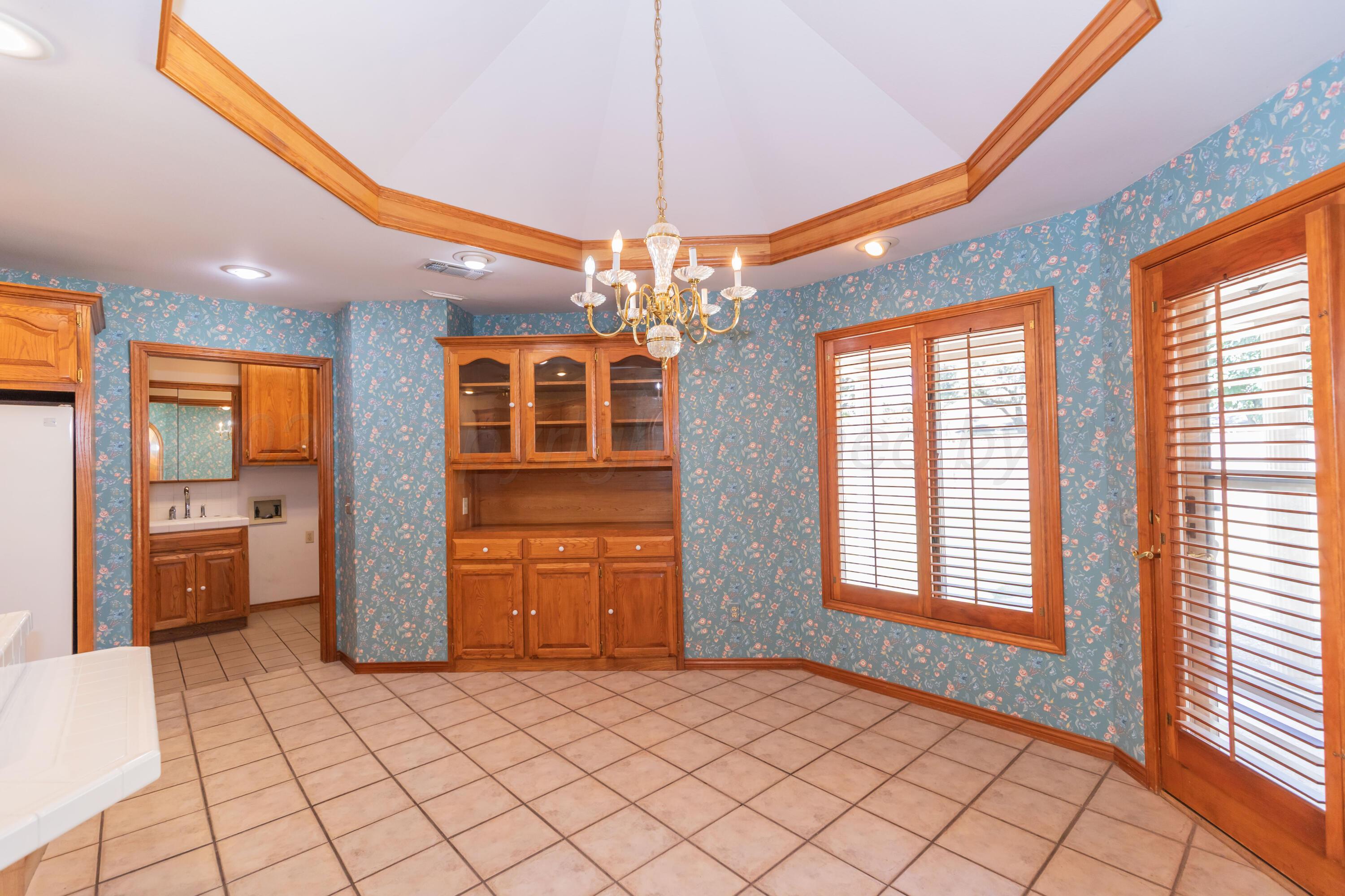 301 Lometa Drive Property Photo 8