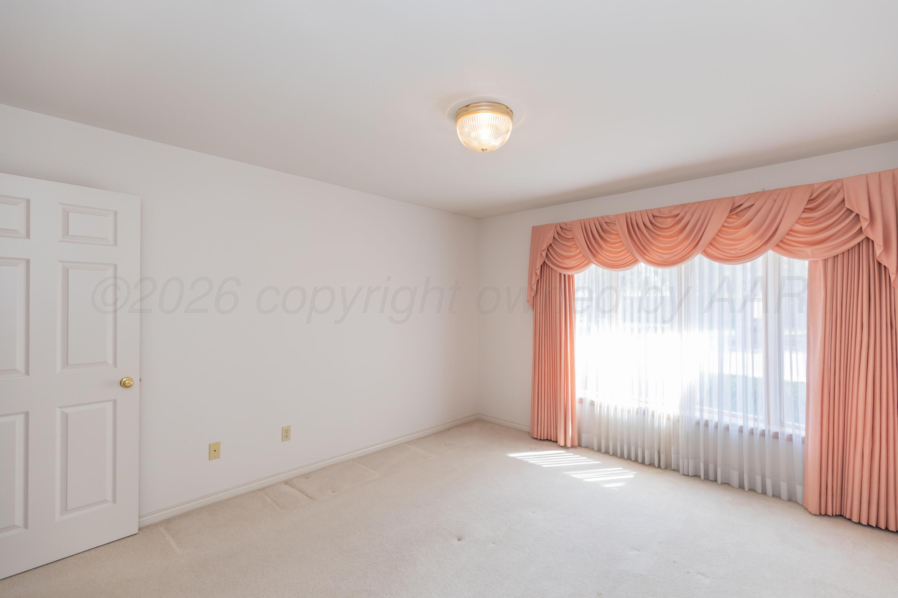 301 Lometa Drive Property Photo 11