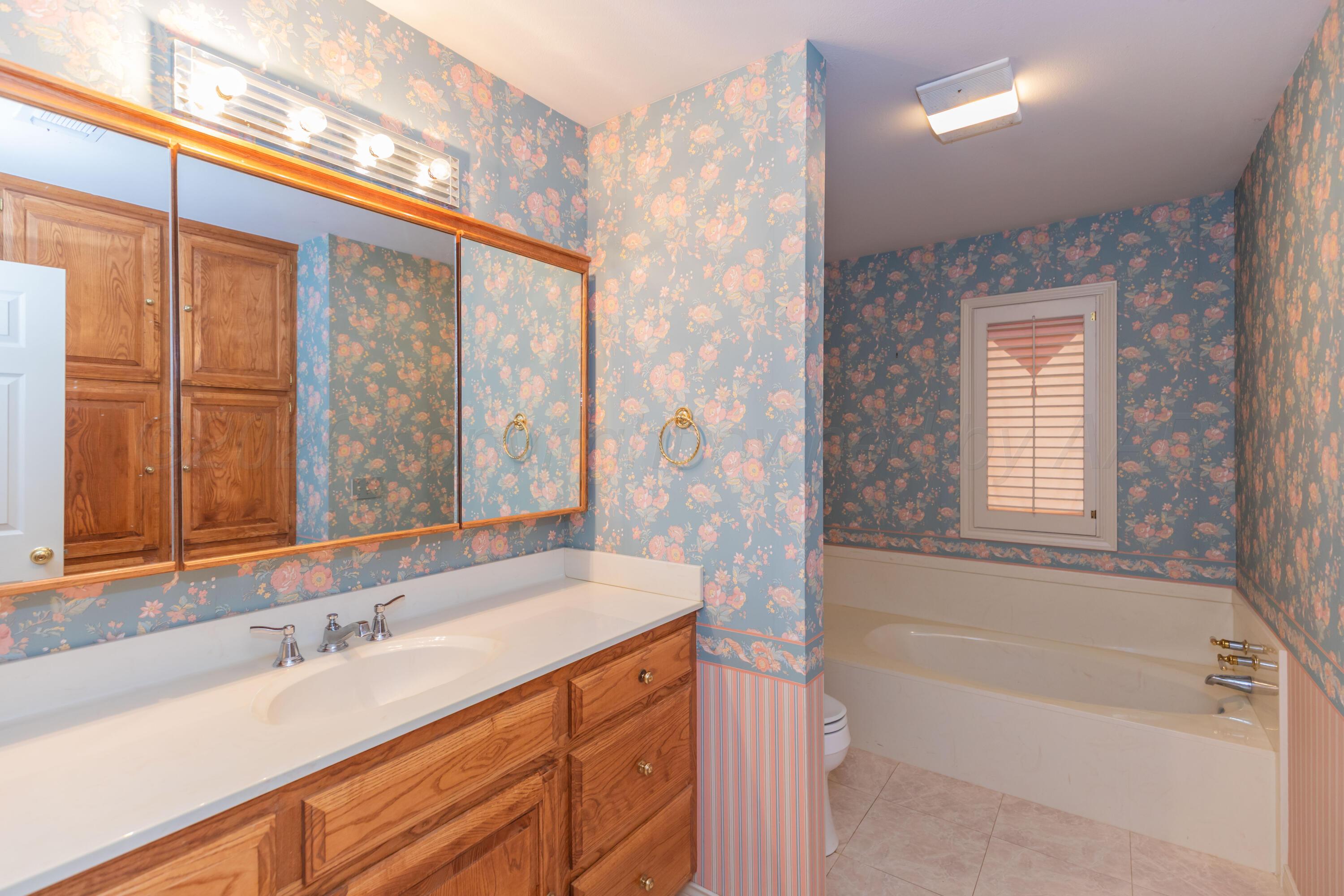 301 Lometa Drive Property Photo 40