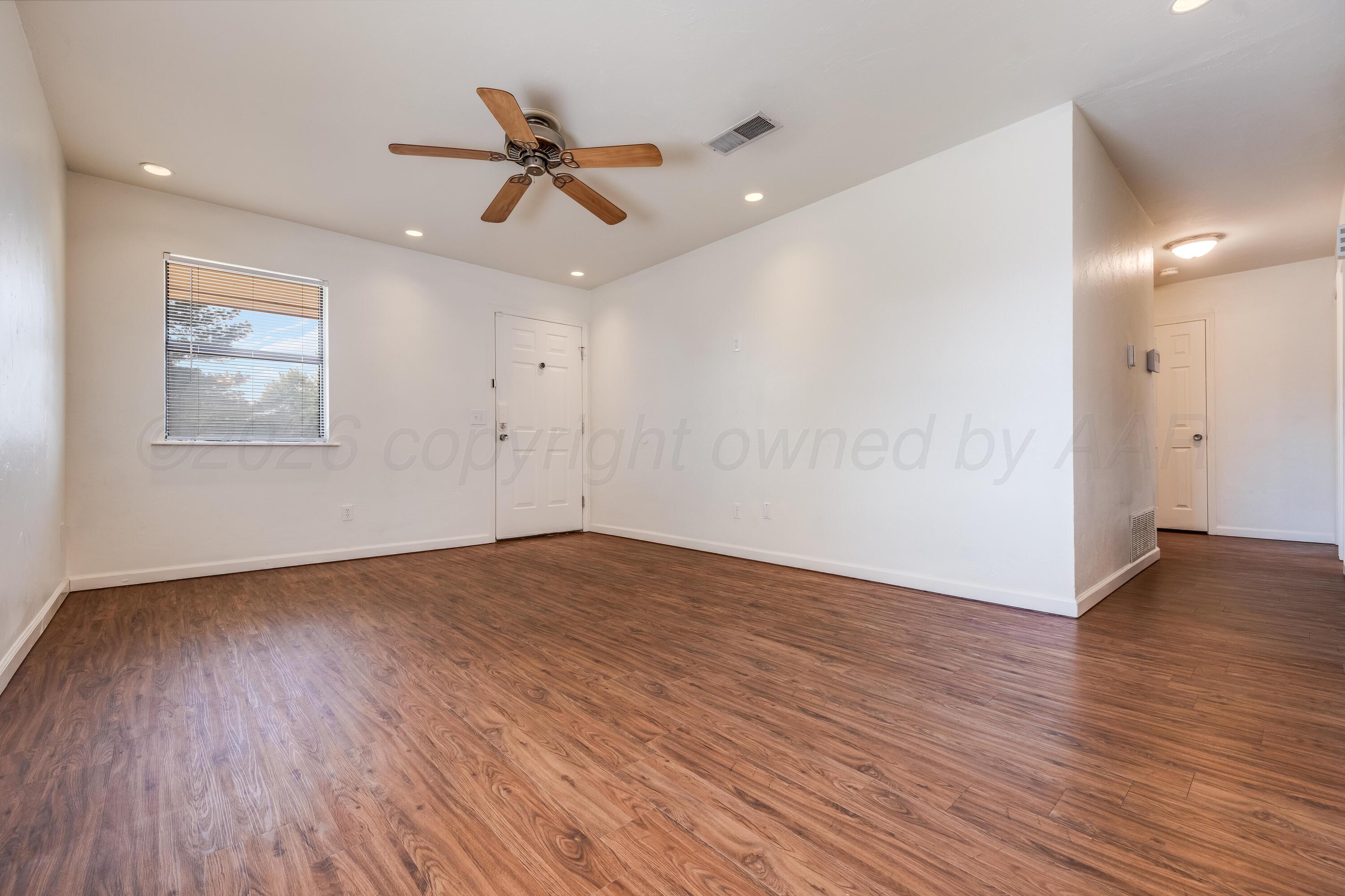 1018 E 8th Street Property Photo 6