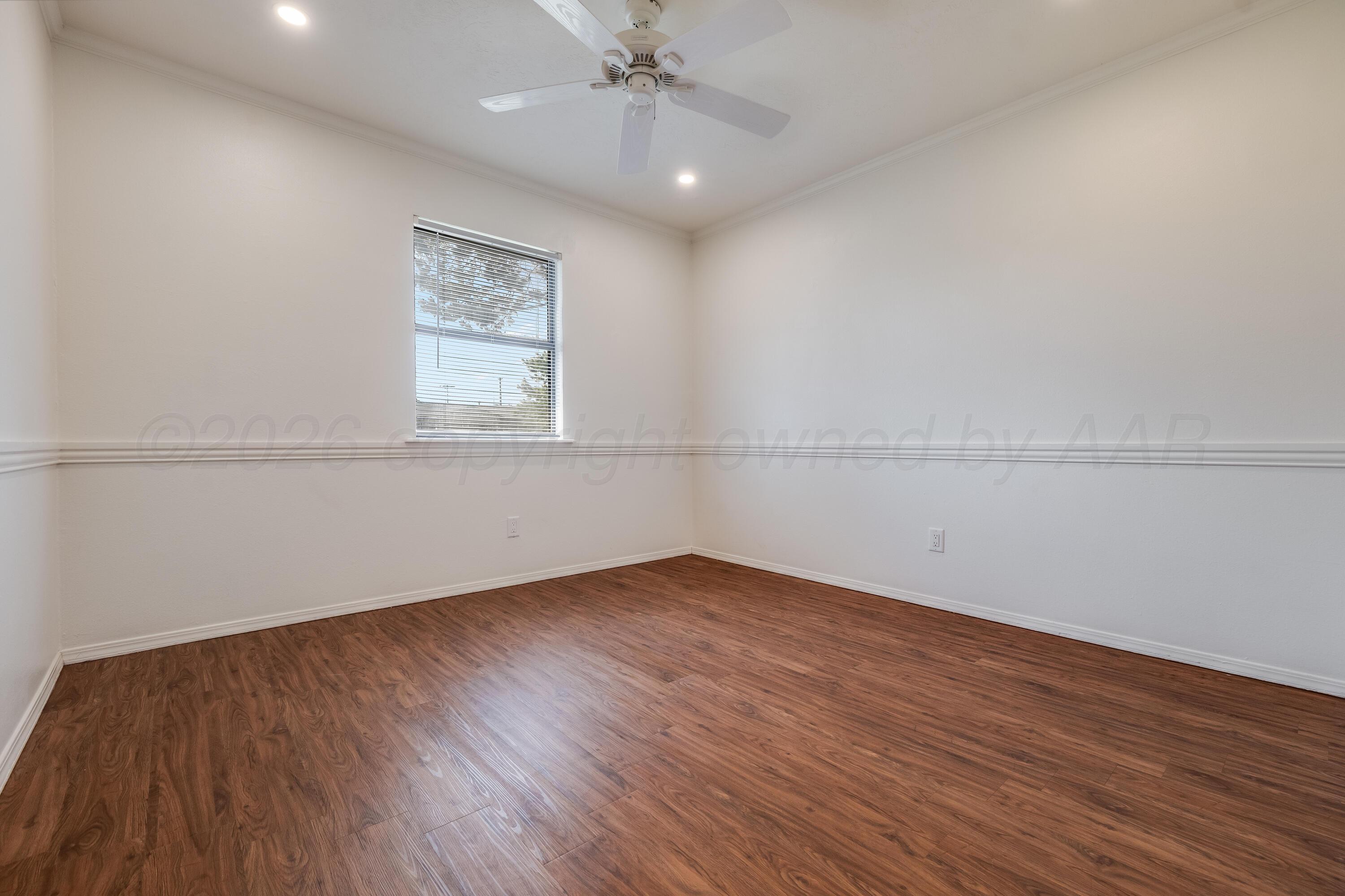 1018 E 8th Street Property Photo 15