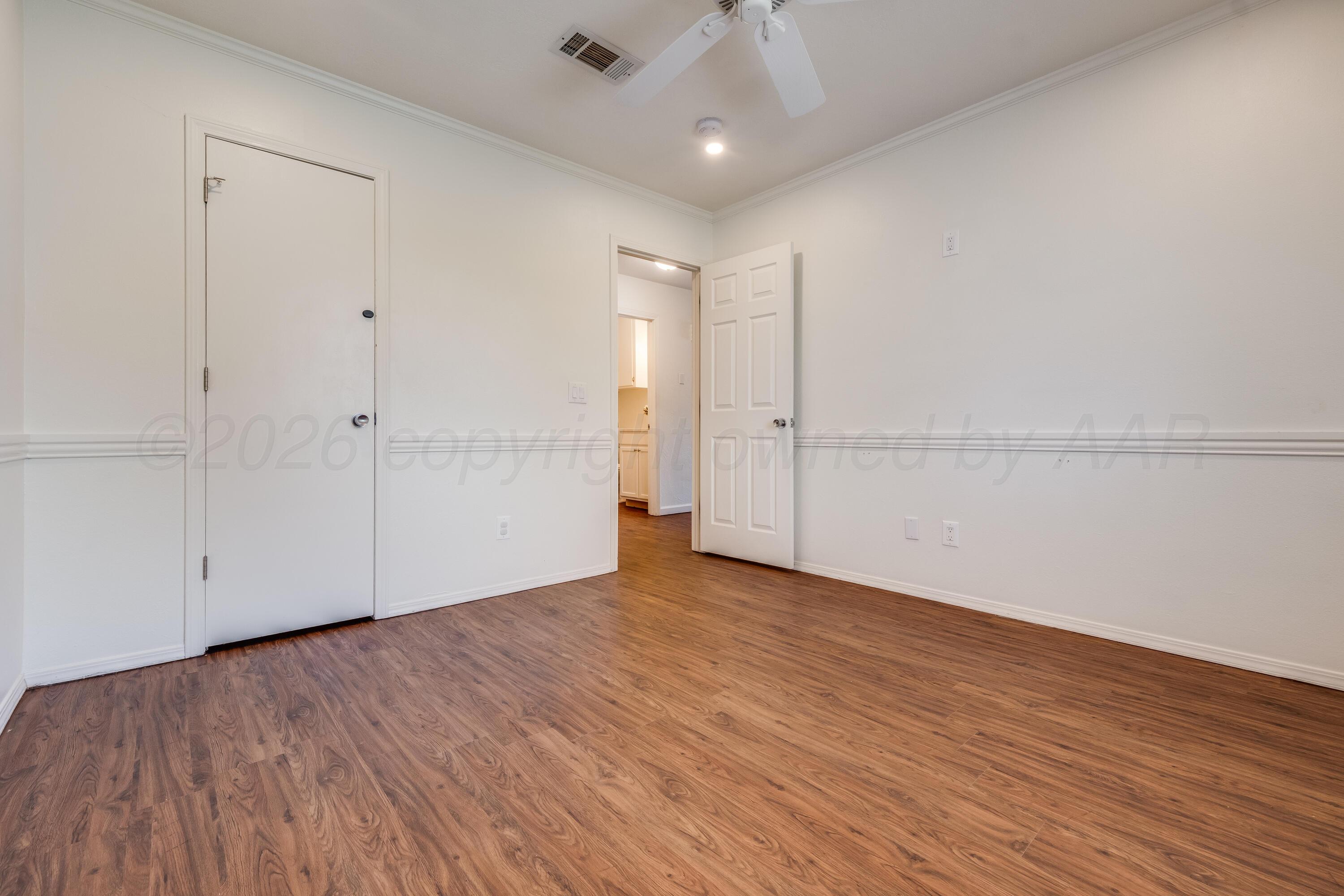 1018 E 8th Street Property Photo 16