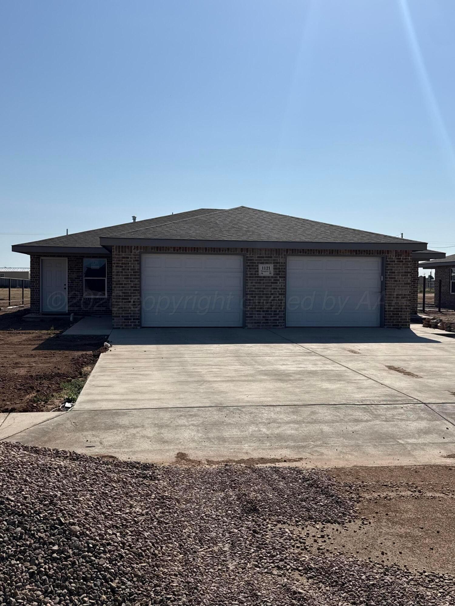 1121 Mesquite Street Property Photo 1