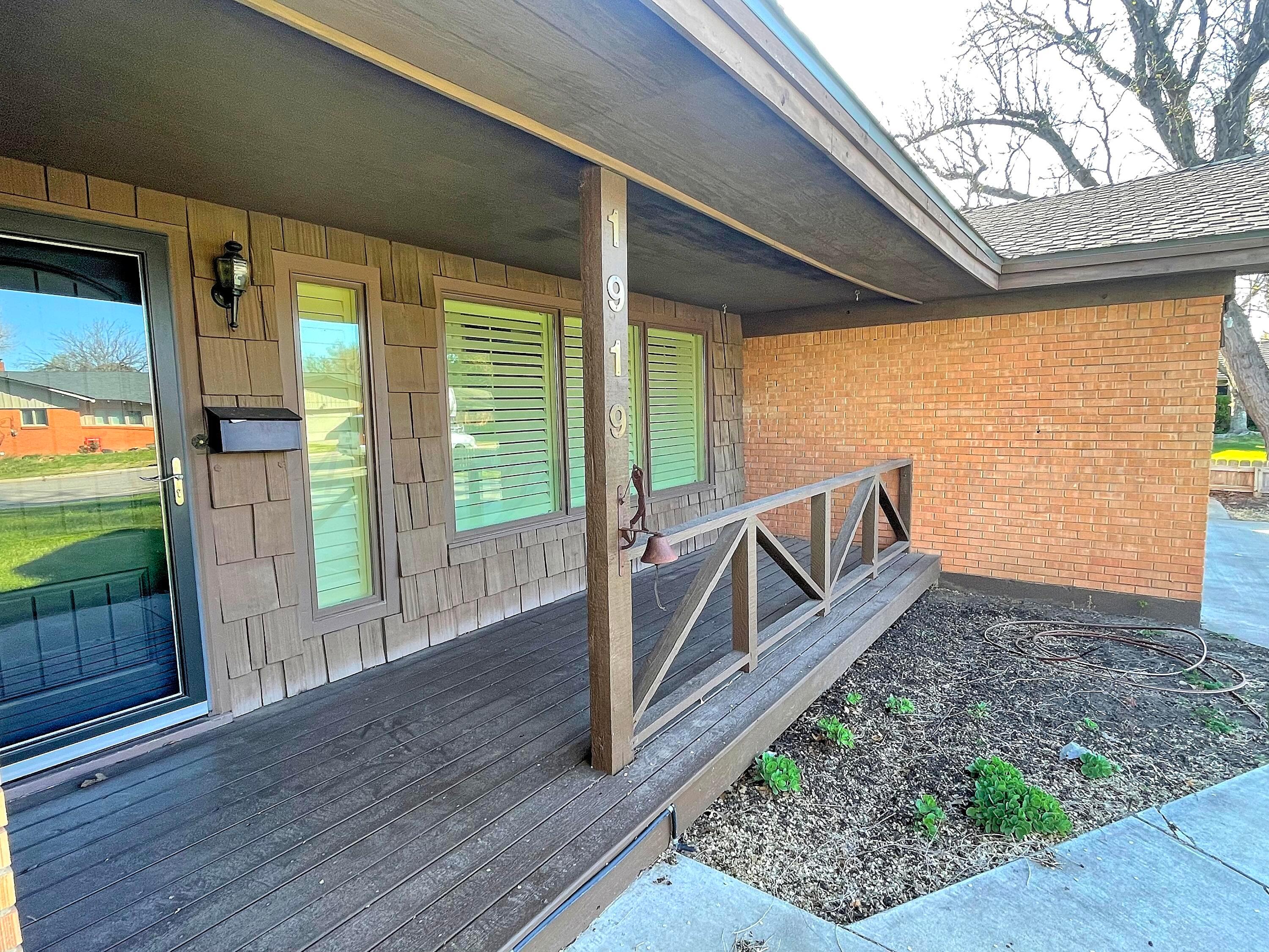1919 Eton Drive Property Photo 2