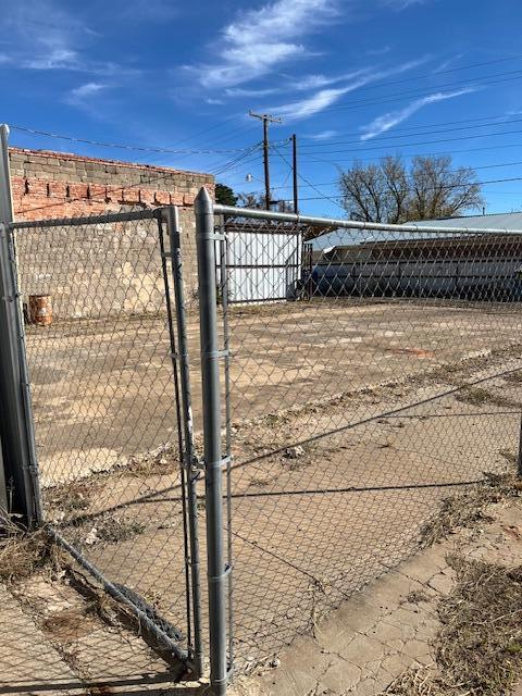 101 E 4th Street Property Photo 12